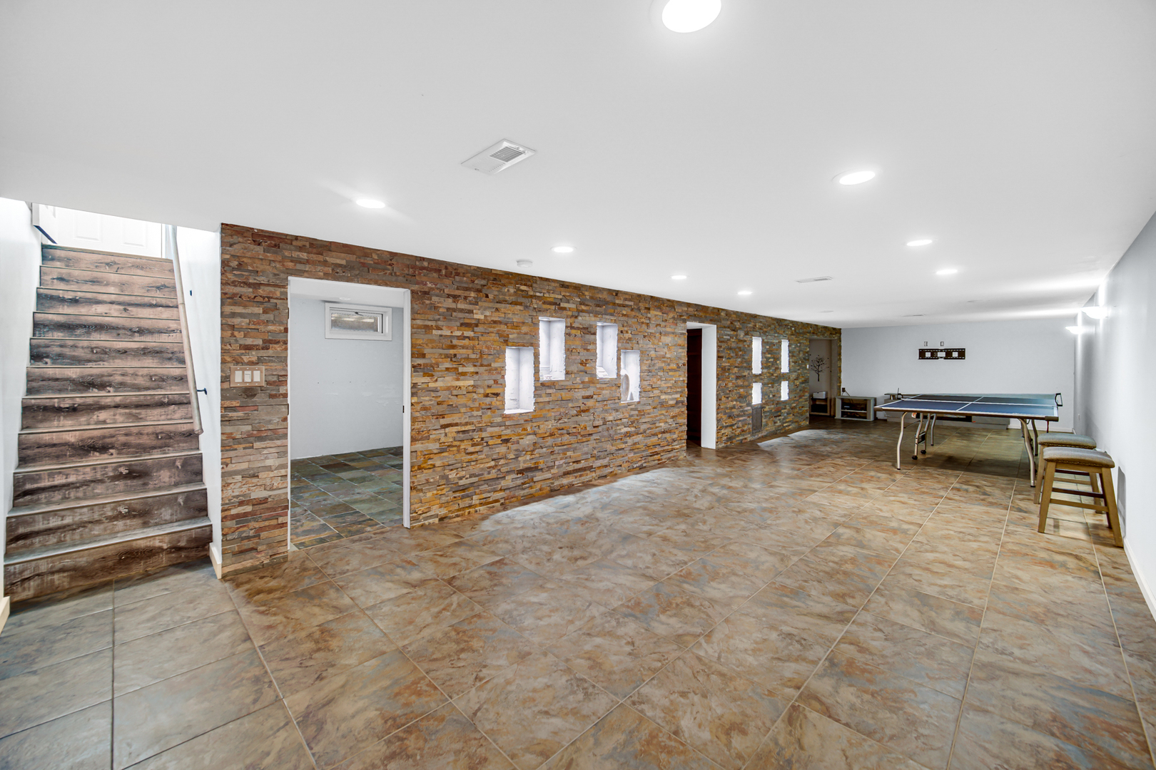 661 W Saint Aubin Drive, Addison, IL 60101