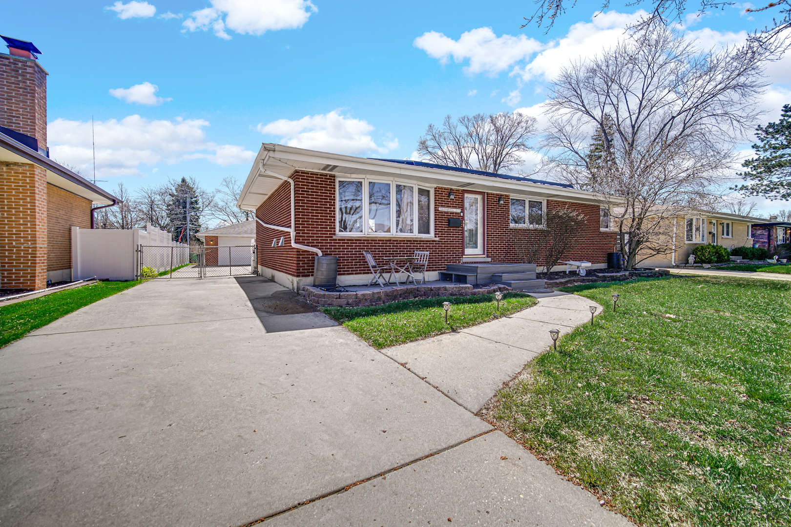 661 W Saint Aubin Drive, Addison, IL 60101