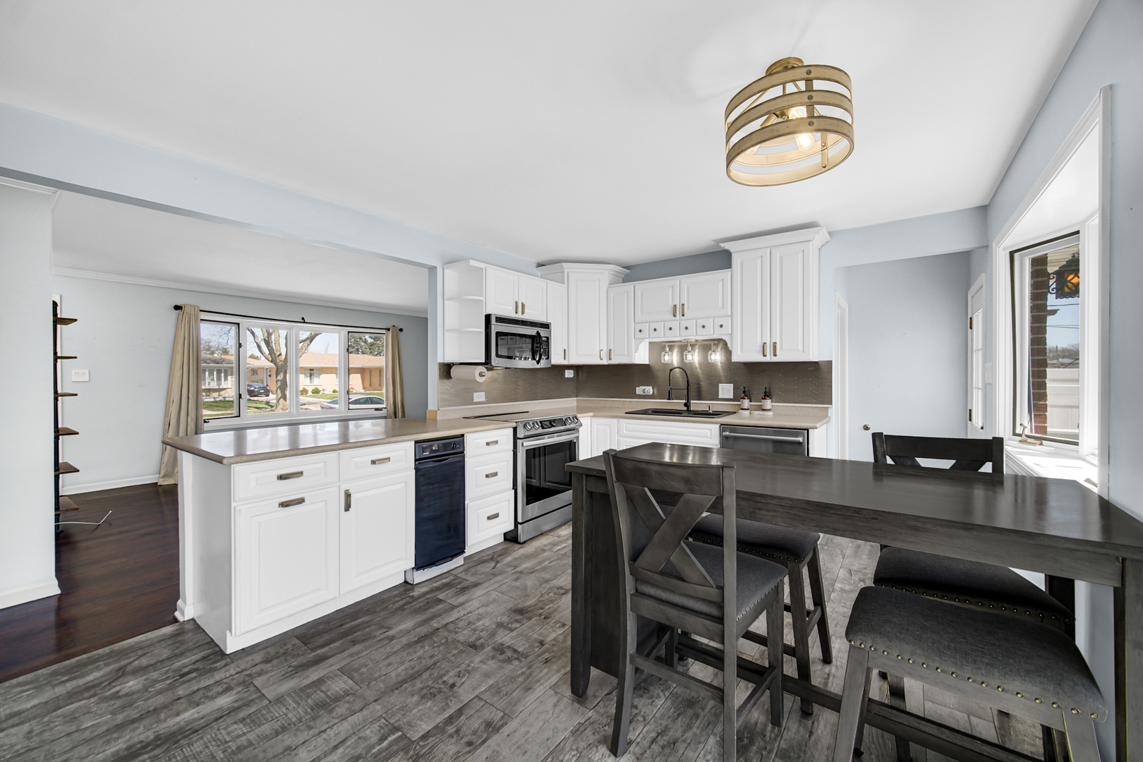 661 W Saint Aubin Drive, Addison, IL 60101