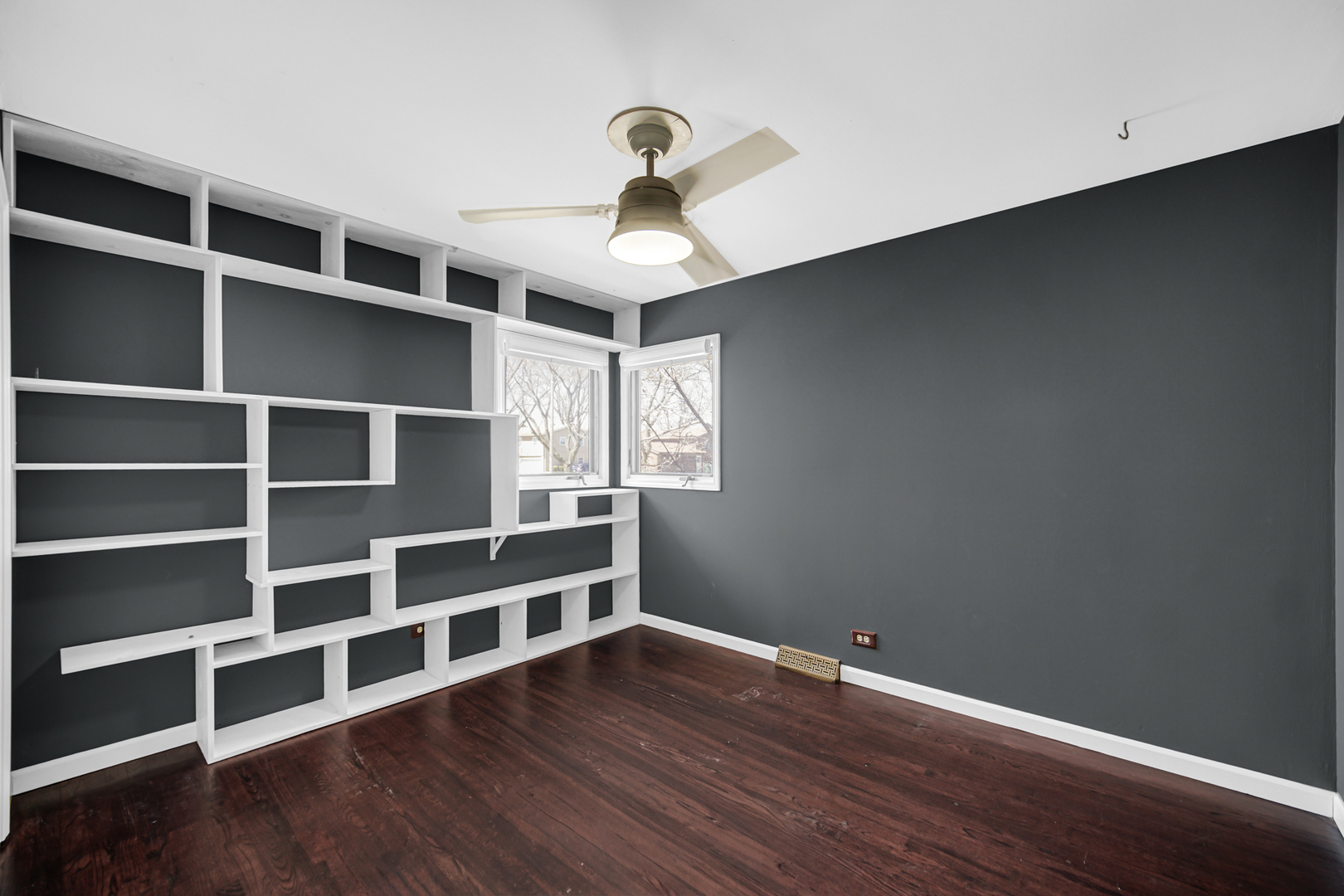 661 W Saint Aubin Drive, Addison, IL 60101