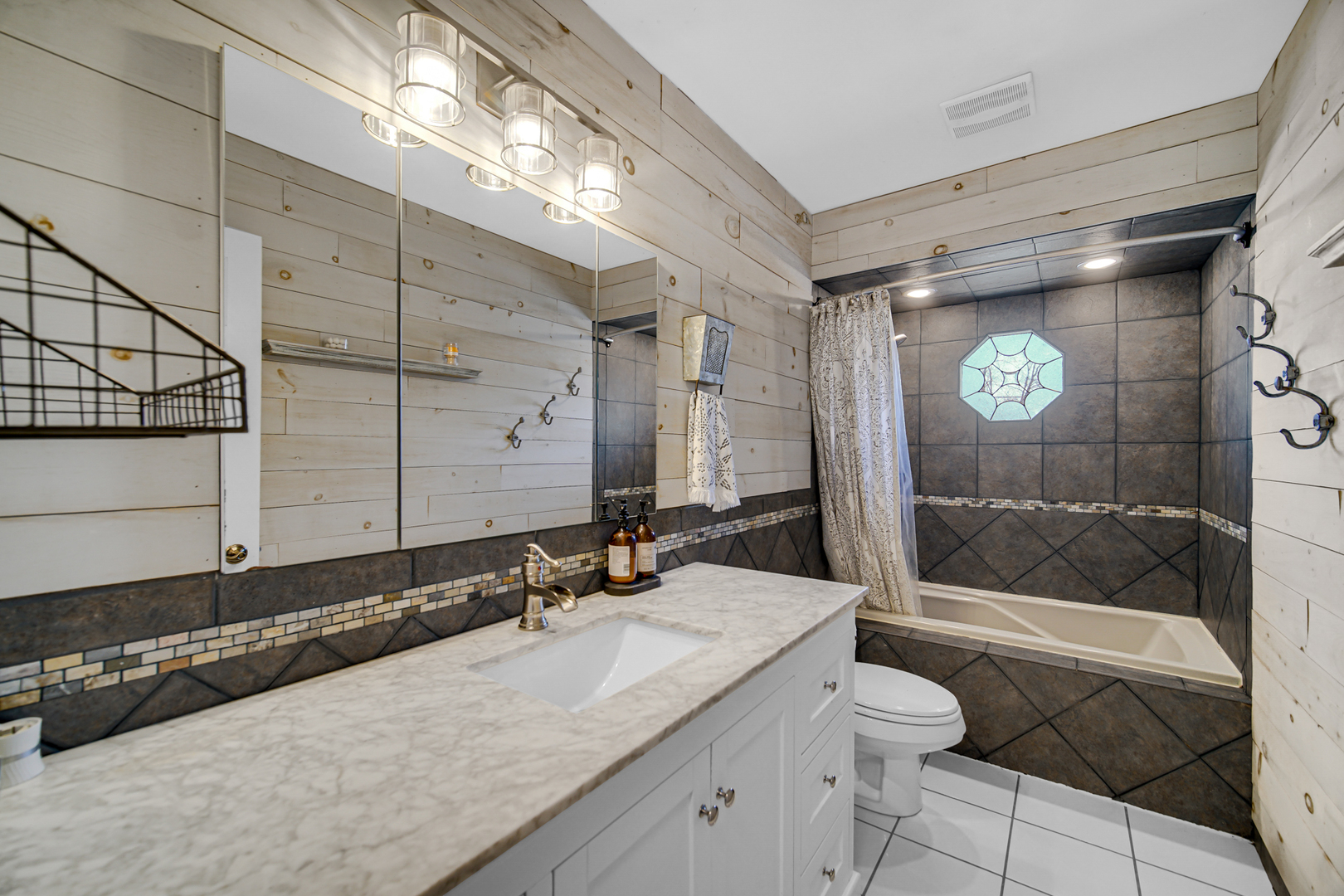 661 W Saint Aubin Drive, Addison, IL 60101