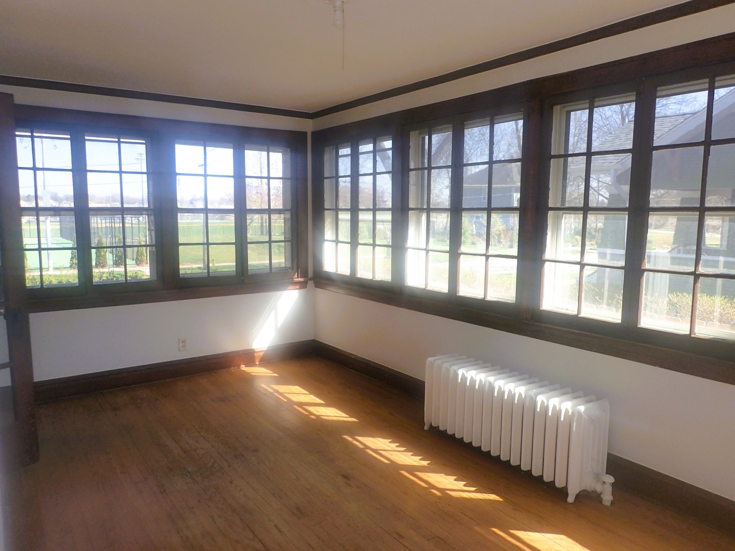 24 N Belmont Avenue, Arlington Heights, IL 60004