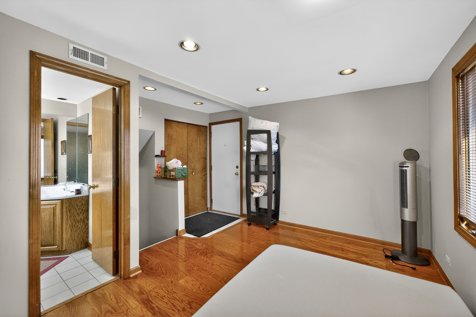 423 S Yale Avenue, Addison, IL 60101