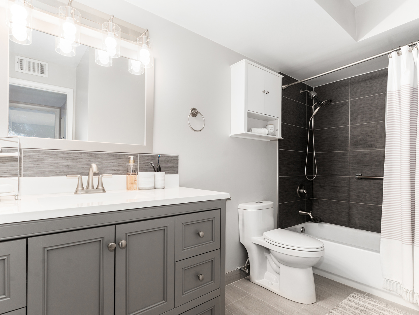 5A Kingery Quarter #102, Willowbrook, IL 60527