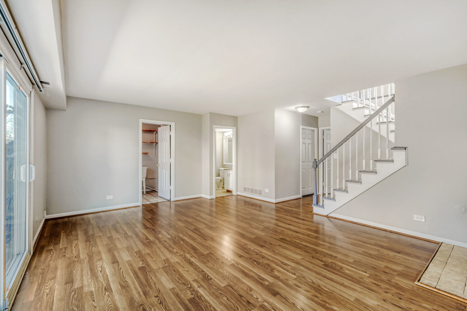 2058 Leeward Lane, Hanover Park, IL 60133