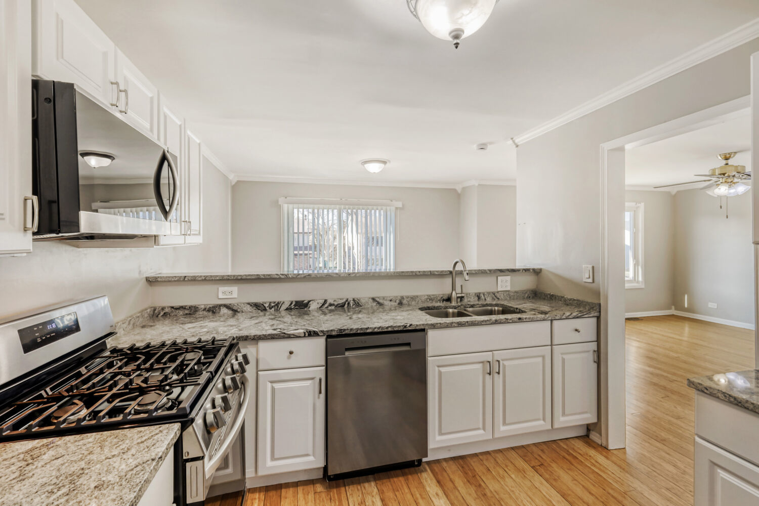 2058 Leeward Lane, Hanover Park, IL 60133