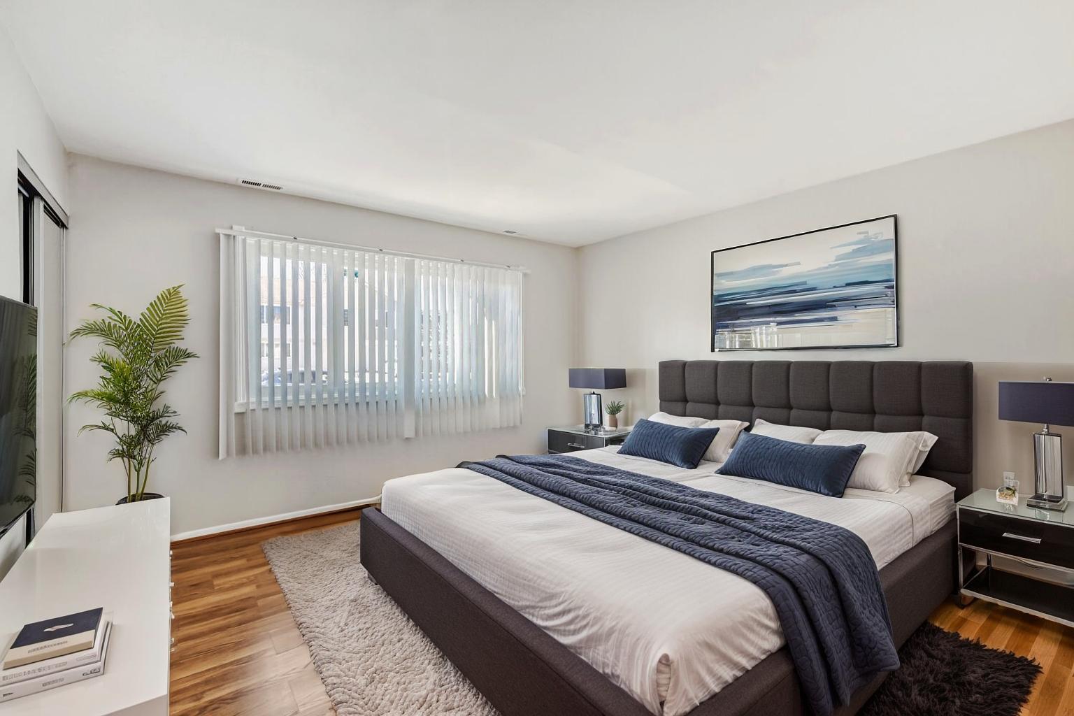 2058 Leeward Lane, Hanover Park, IL 60133