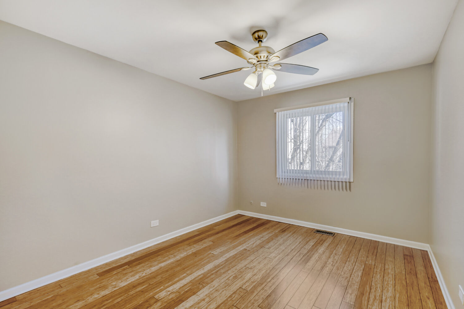 2058 Leeward Lane, Hanover Park, IL 60133