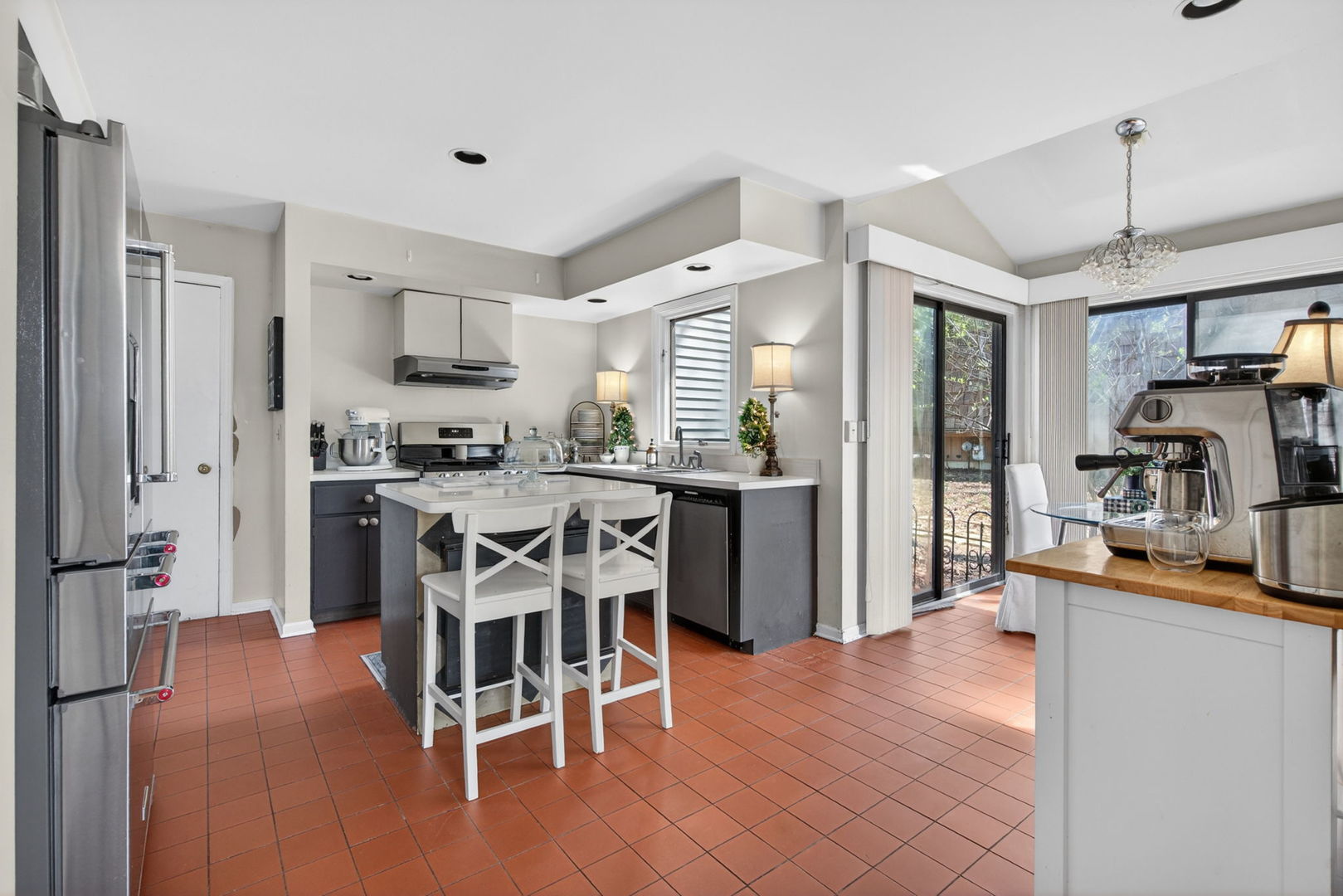 812 TAM O SHANTER Circle, Bolingbrook, IL 60440