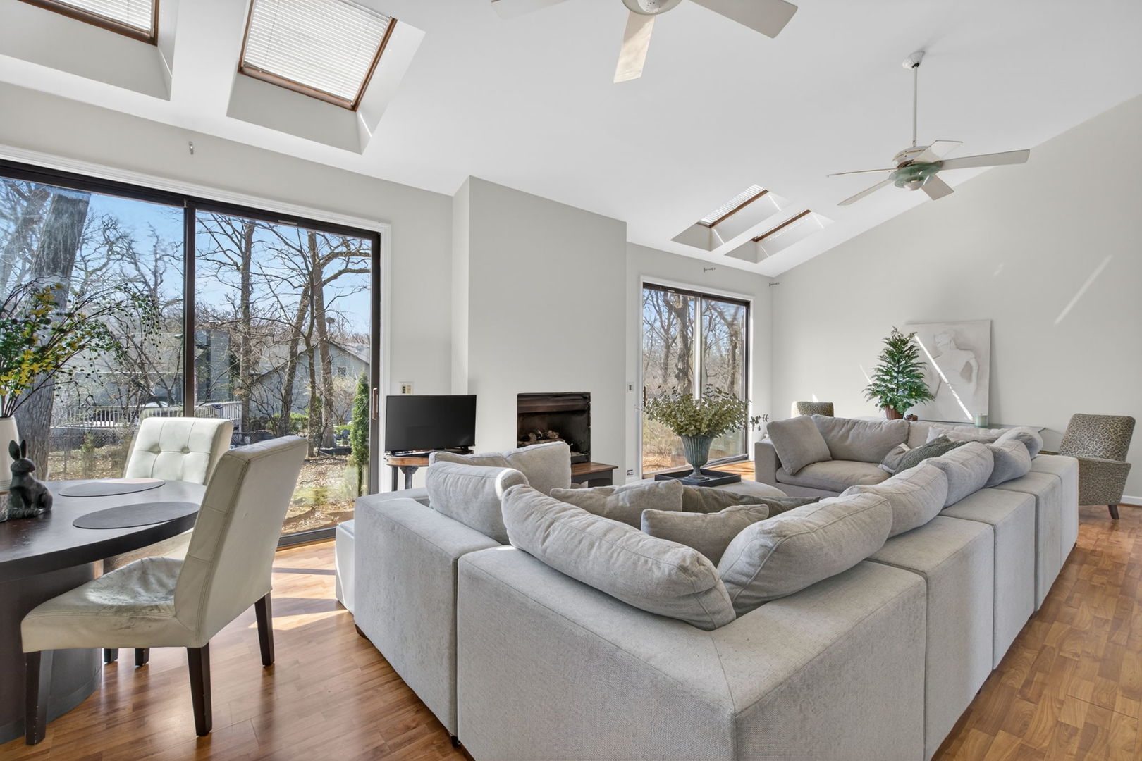 812 TAM O SHANTER Circle, Bolingbrook, IL 60440