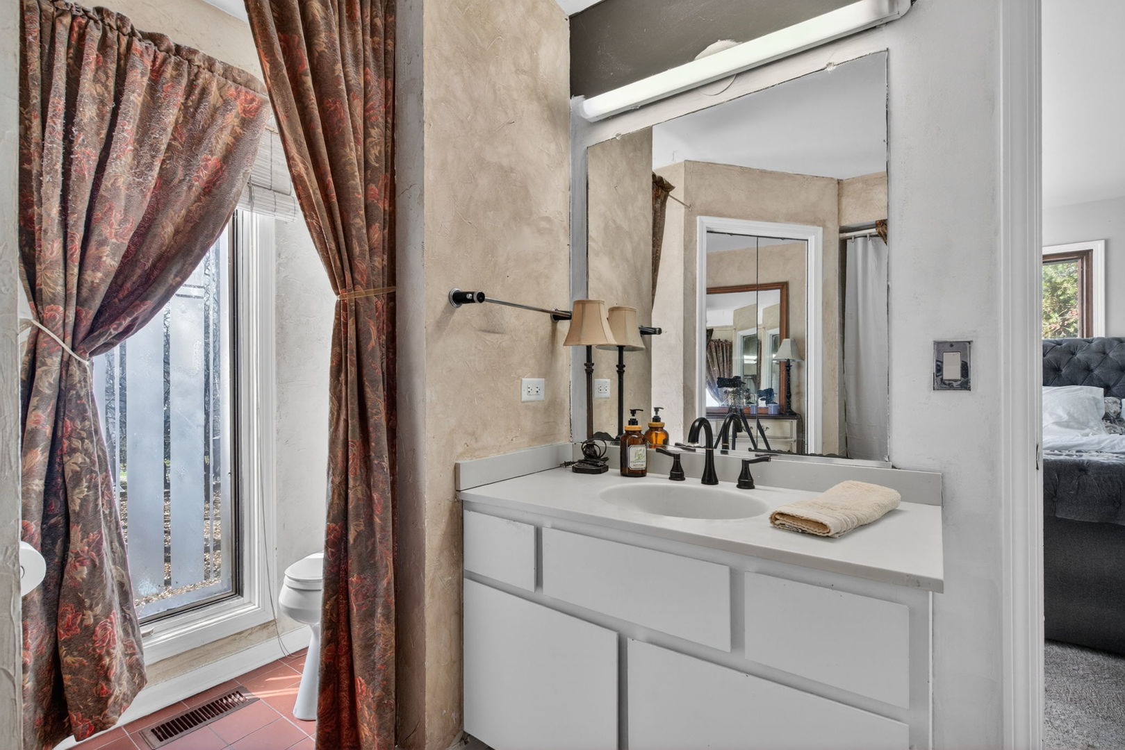 812 TAM O SHANTER Circle, Bolingbrook, IL 60440