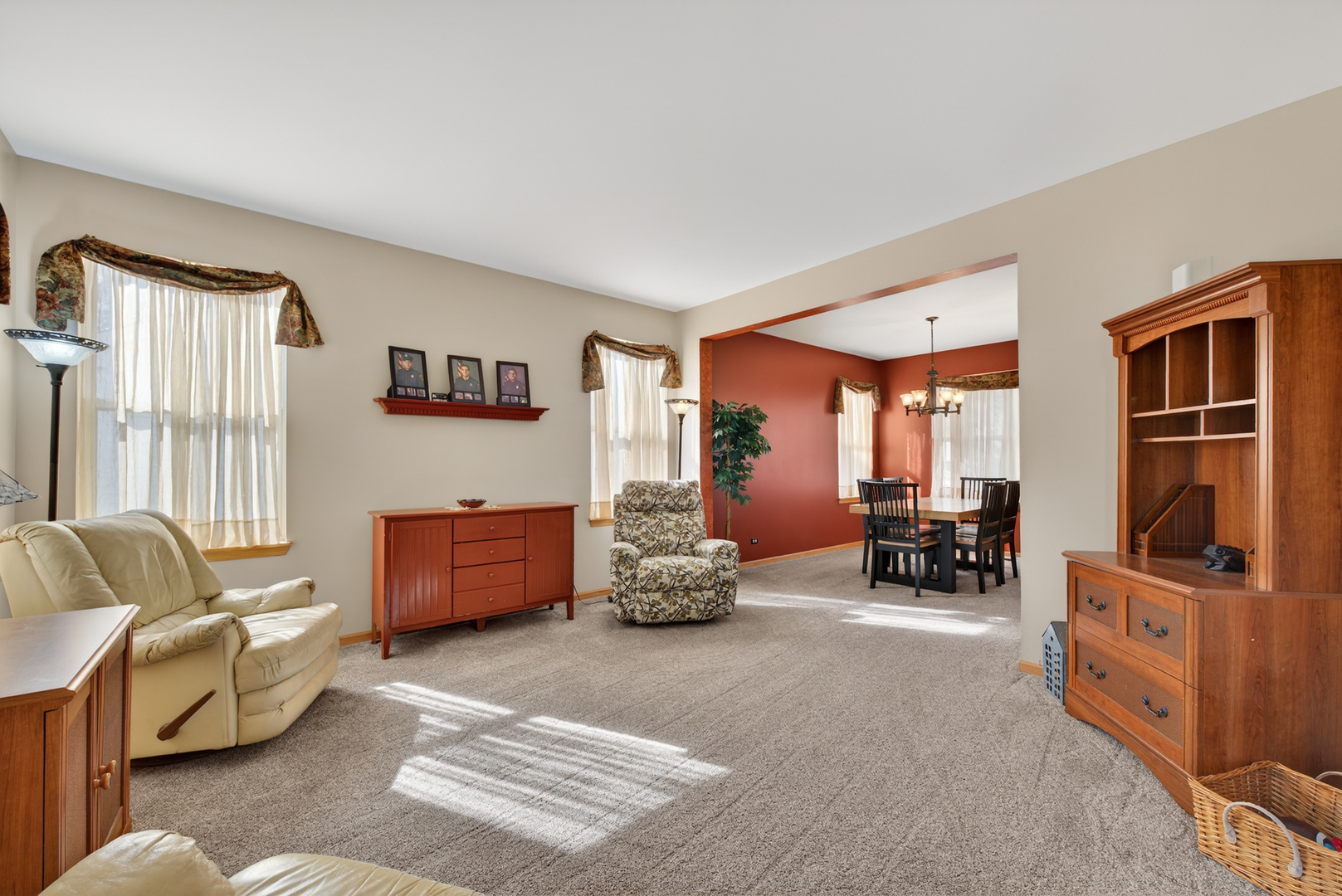 2575 Barnhart Street, West Chicago, IL 60185