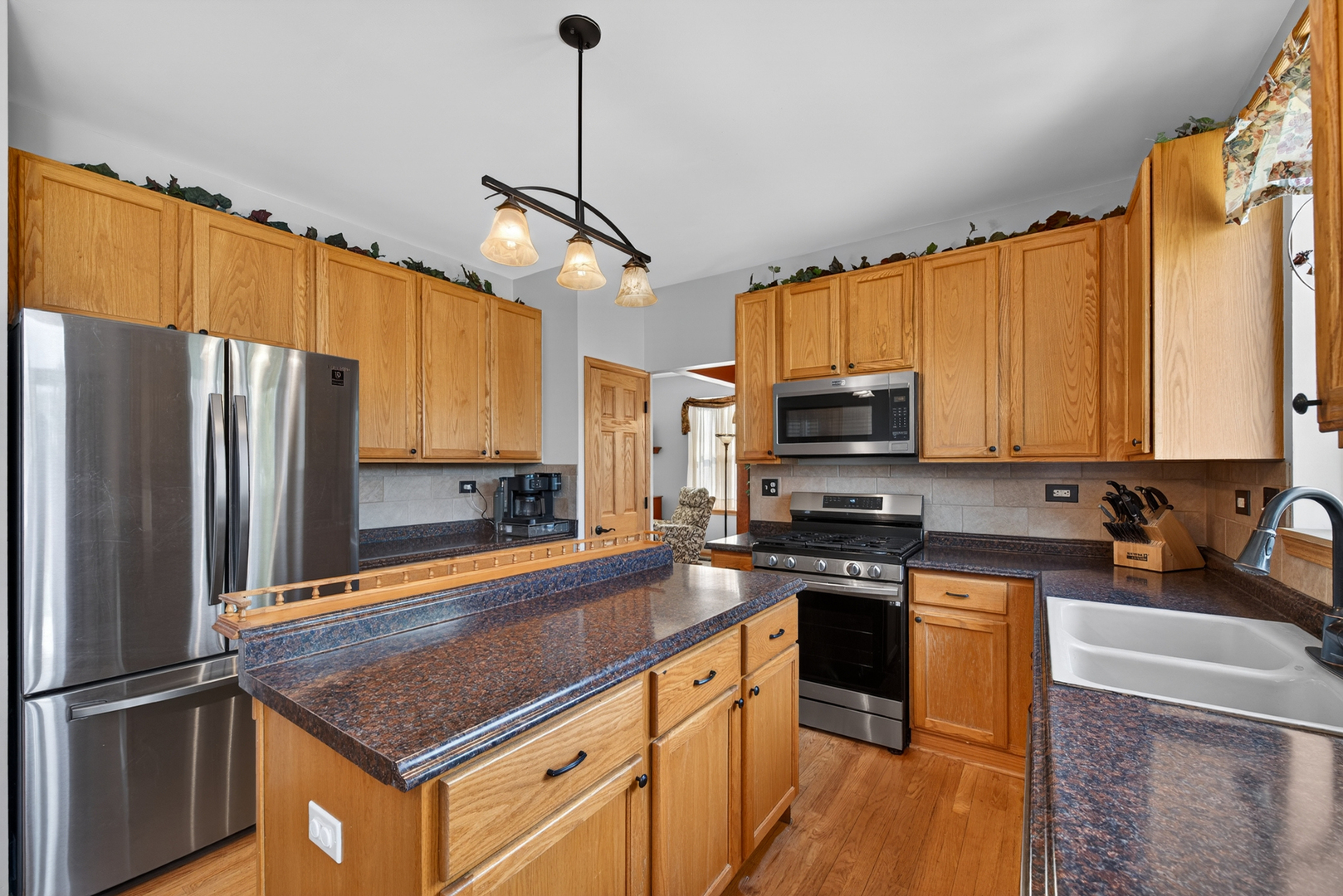 2575 Barnhart Street, West Chicago, IL 60185