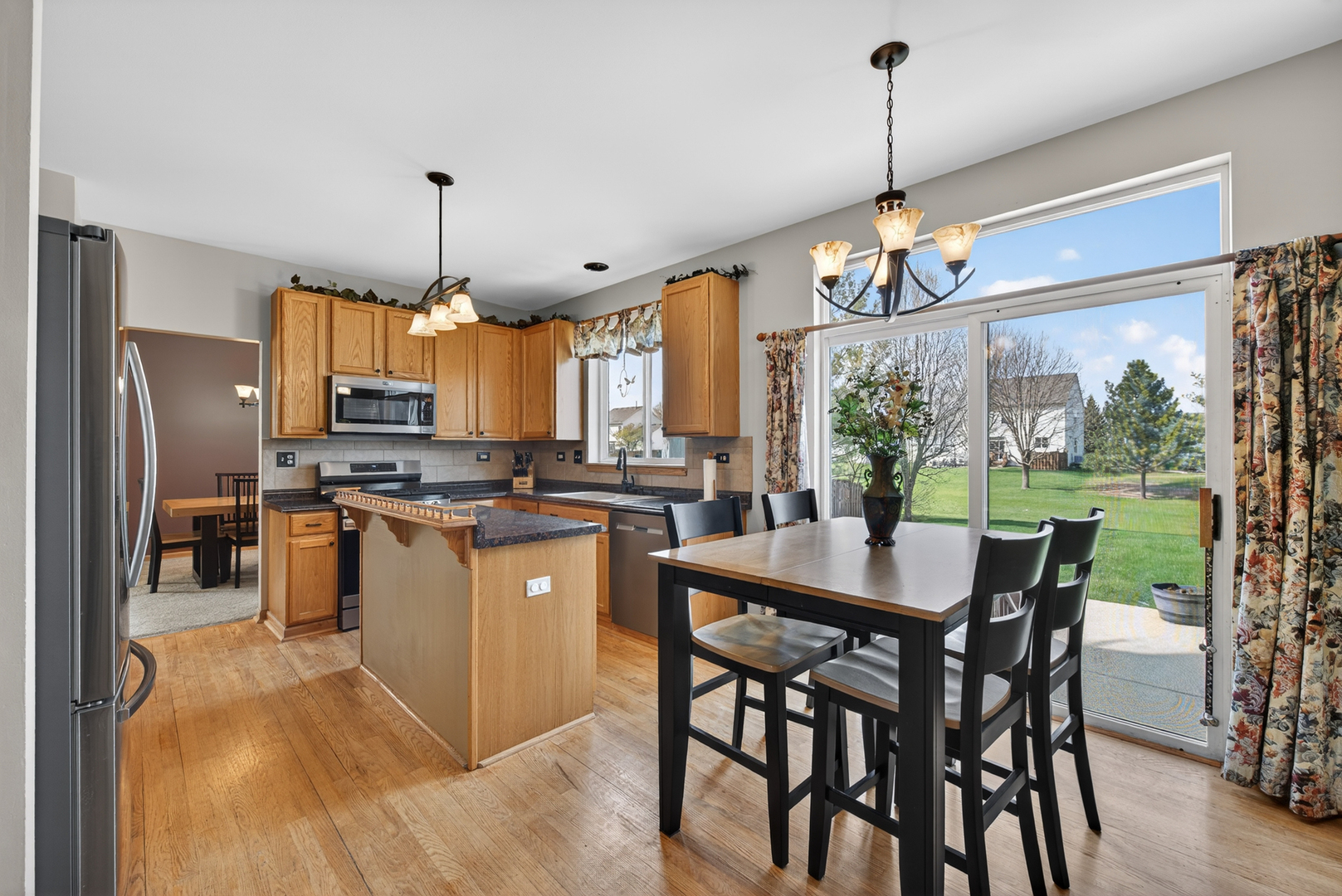 2575 Barnhart Street, West Chicago, IL 60185