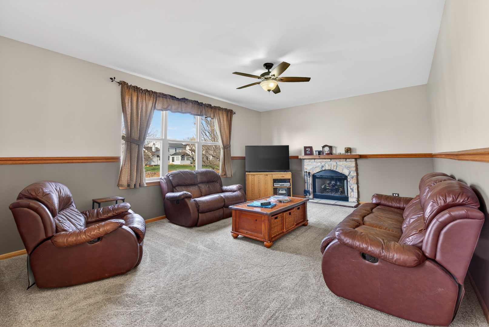 2575 Barnhart Street, West Chicago, IL 60185