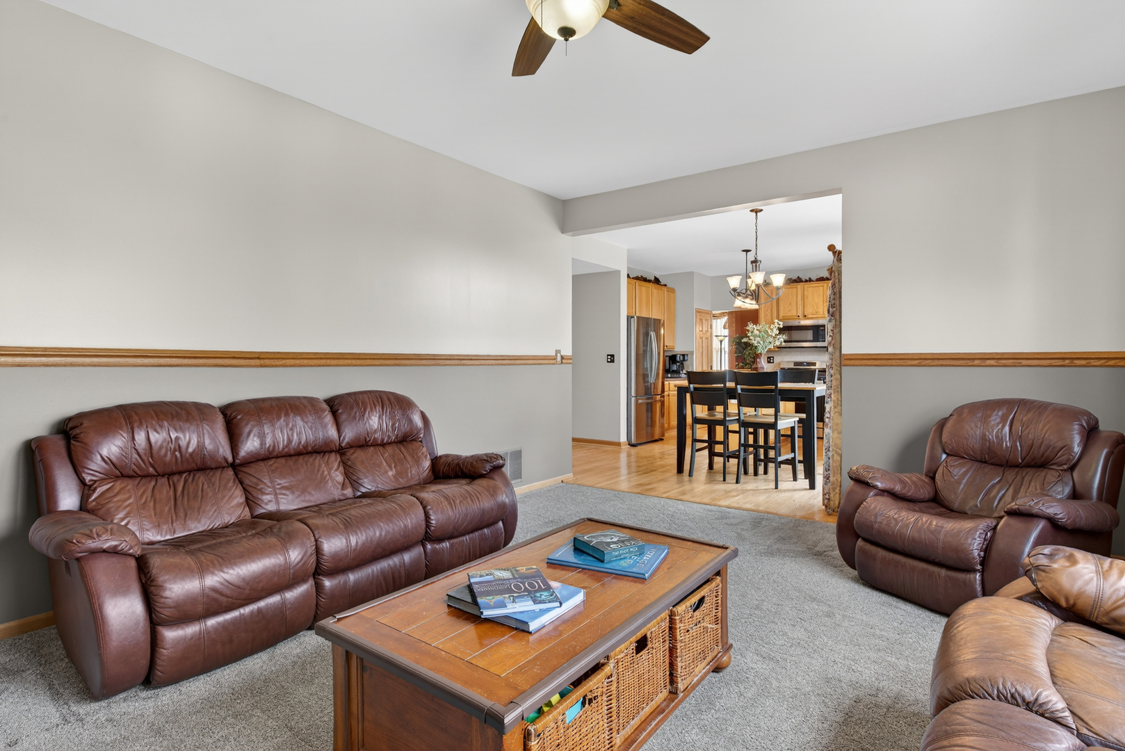 2575 Barnhart Street, West Chicago, IL 60185