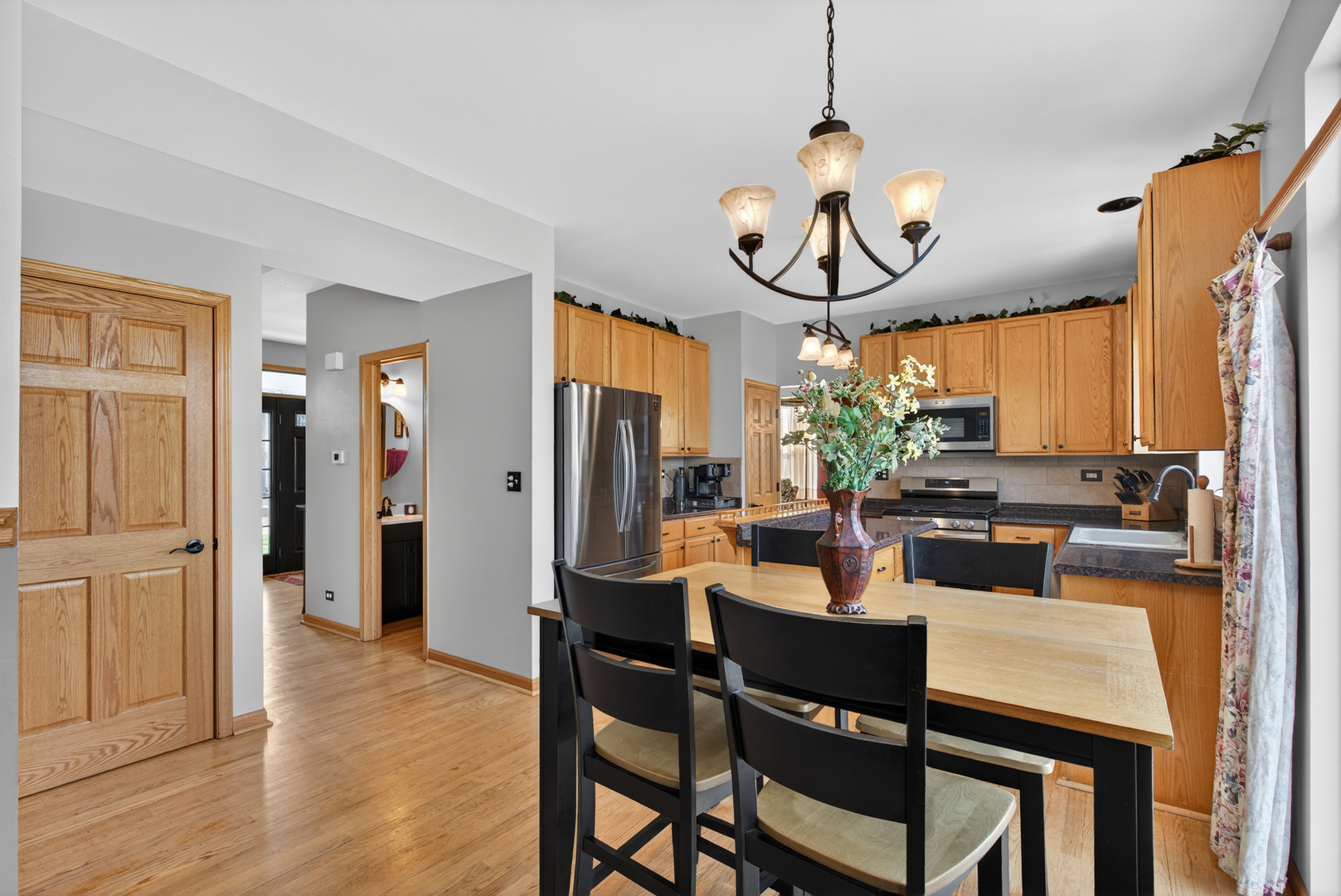 2575 Barnhart Street, West Chicago, IL 60185