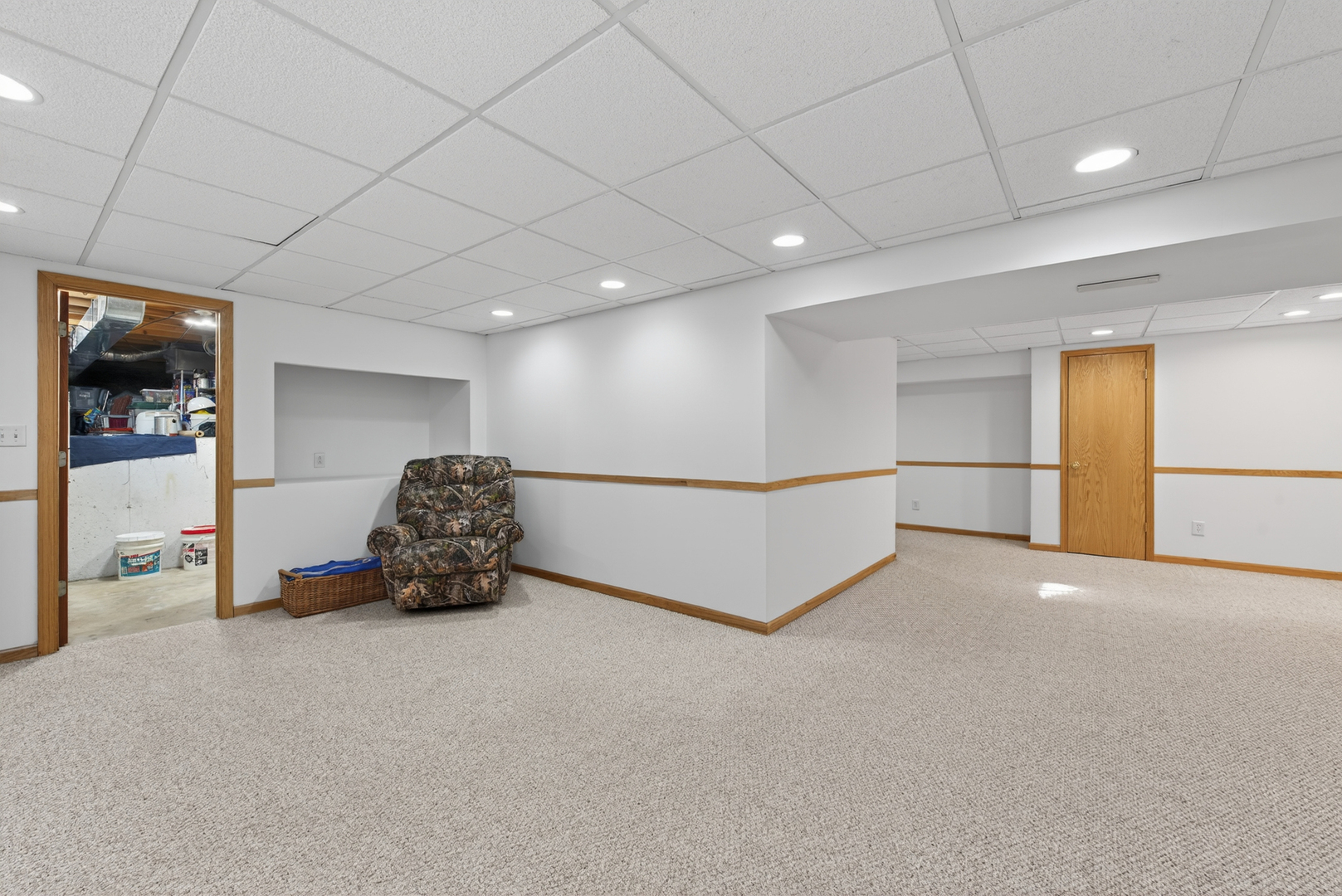 2575 Barnhart Street, West Chicago, IL 60185