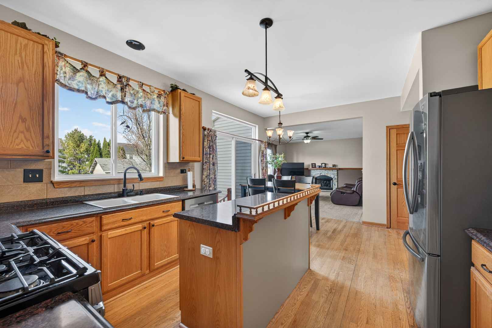 2575 Barnhart Street, West Chicago, IL 60185