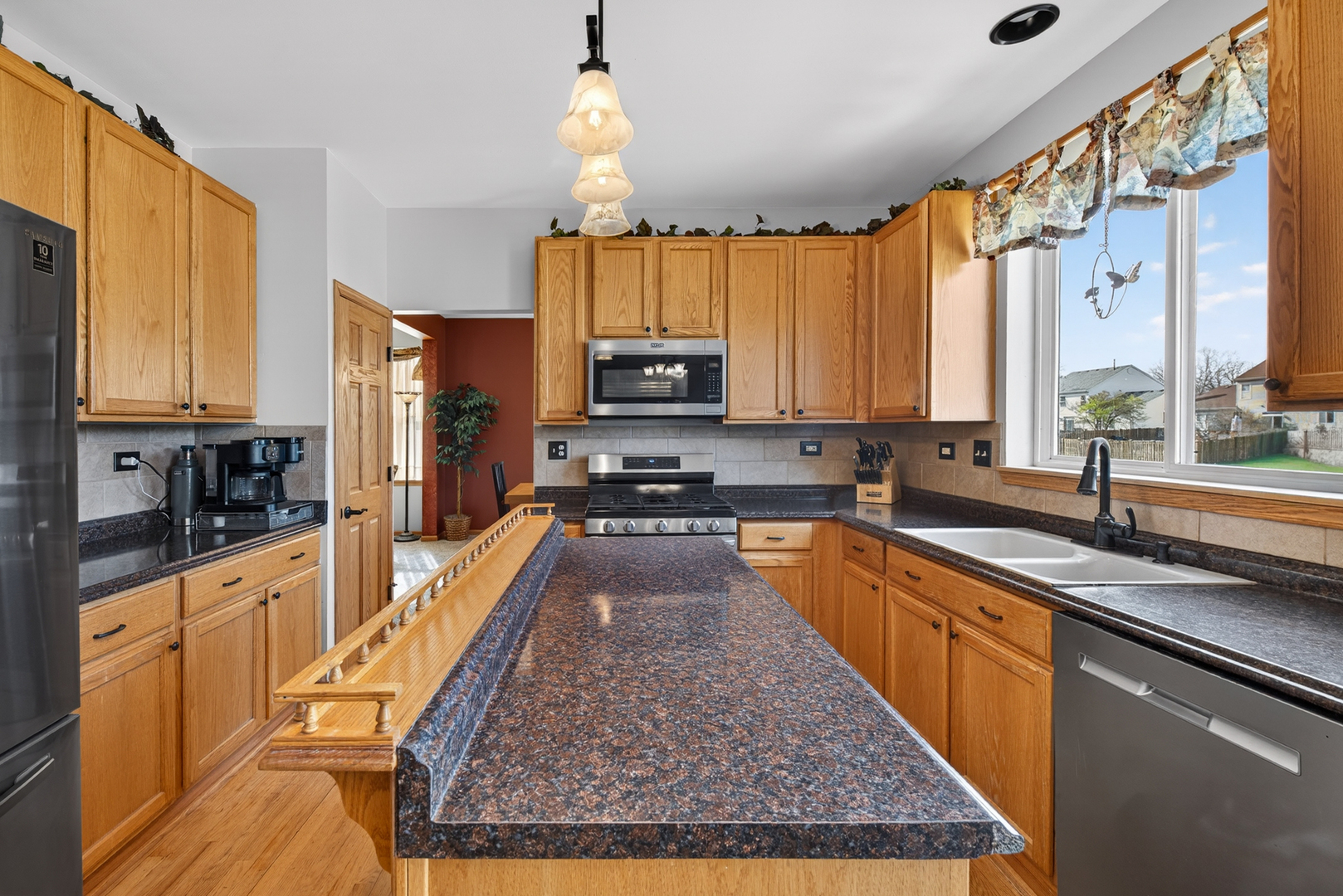 2575 Barnhart Street, West Chicago, IL 60185