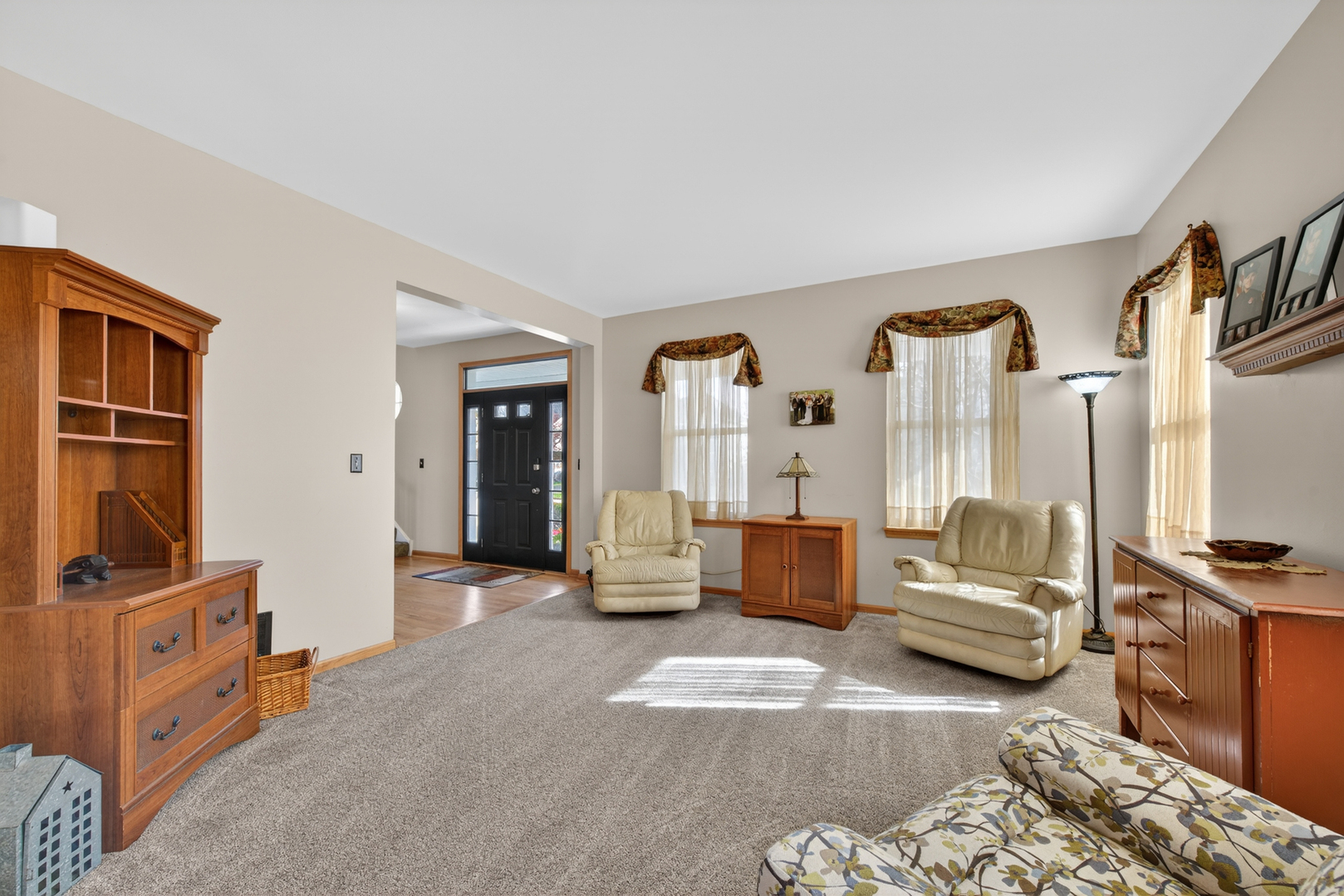 2575 Barnhart Street, West Chicago, IL 60185