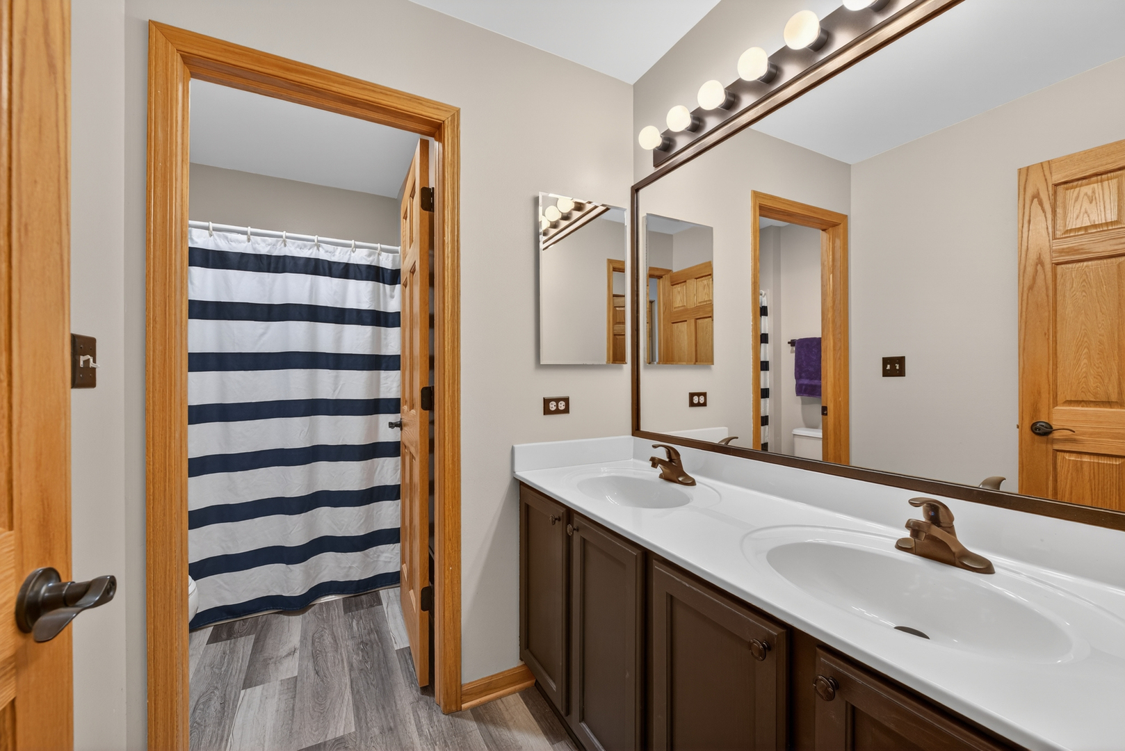 2575 Barnhart Street, West Chicago, IL 60185