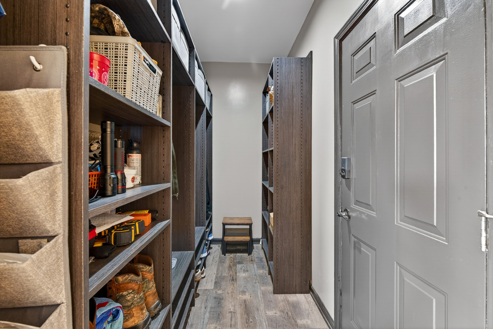 2575 Barnhart Street, West Chicago, IL 60185