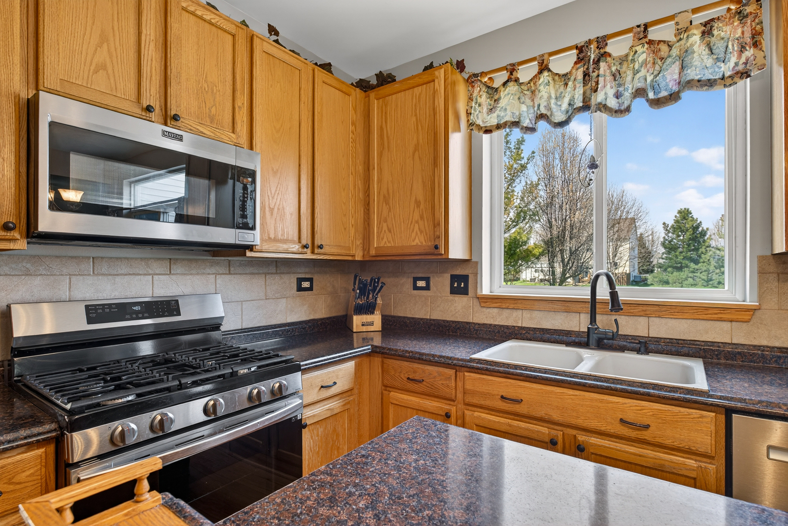 2575 Barnhart Street, West Chicago, IL 60185