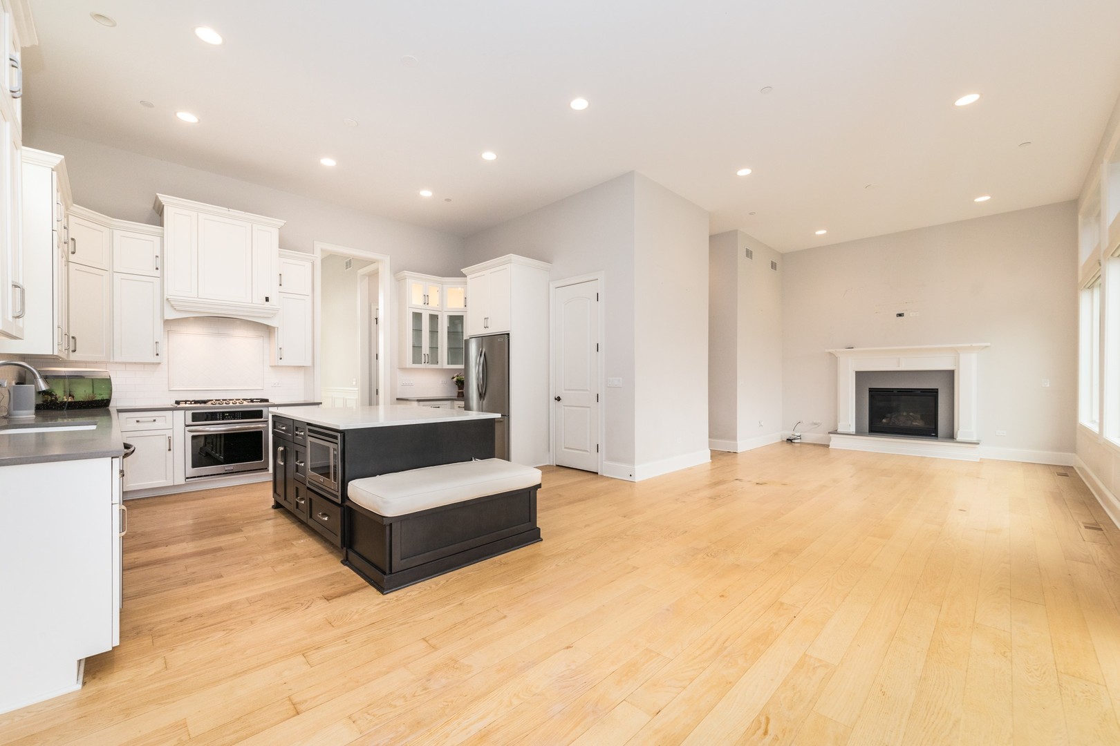 230 N Delphia Avenue, Park Ridge, IL 60068