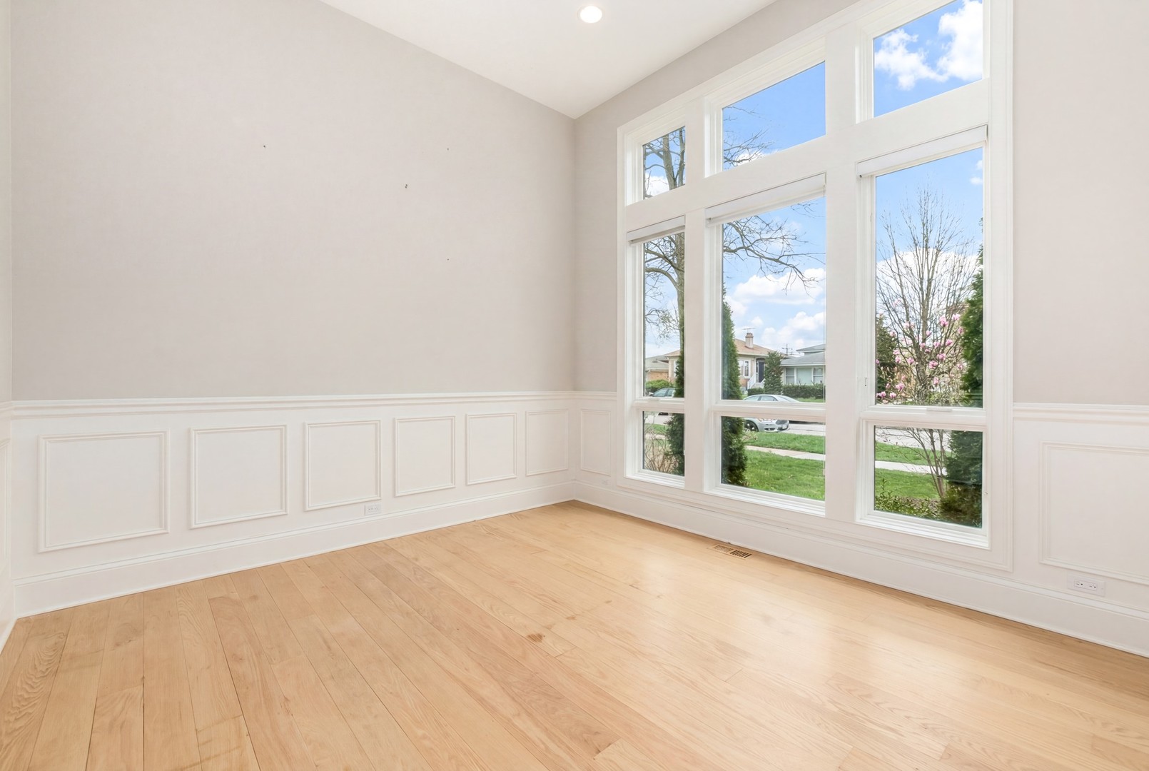 230 N Delphia Avenue, Park Ridge, IL 60068