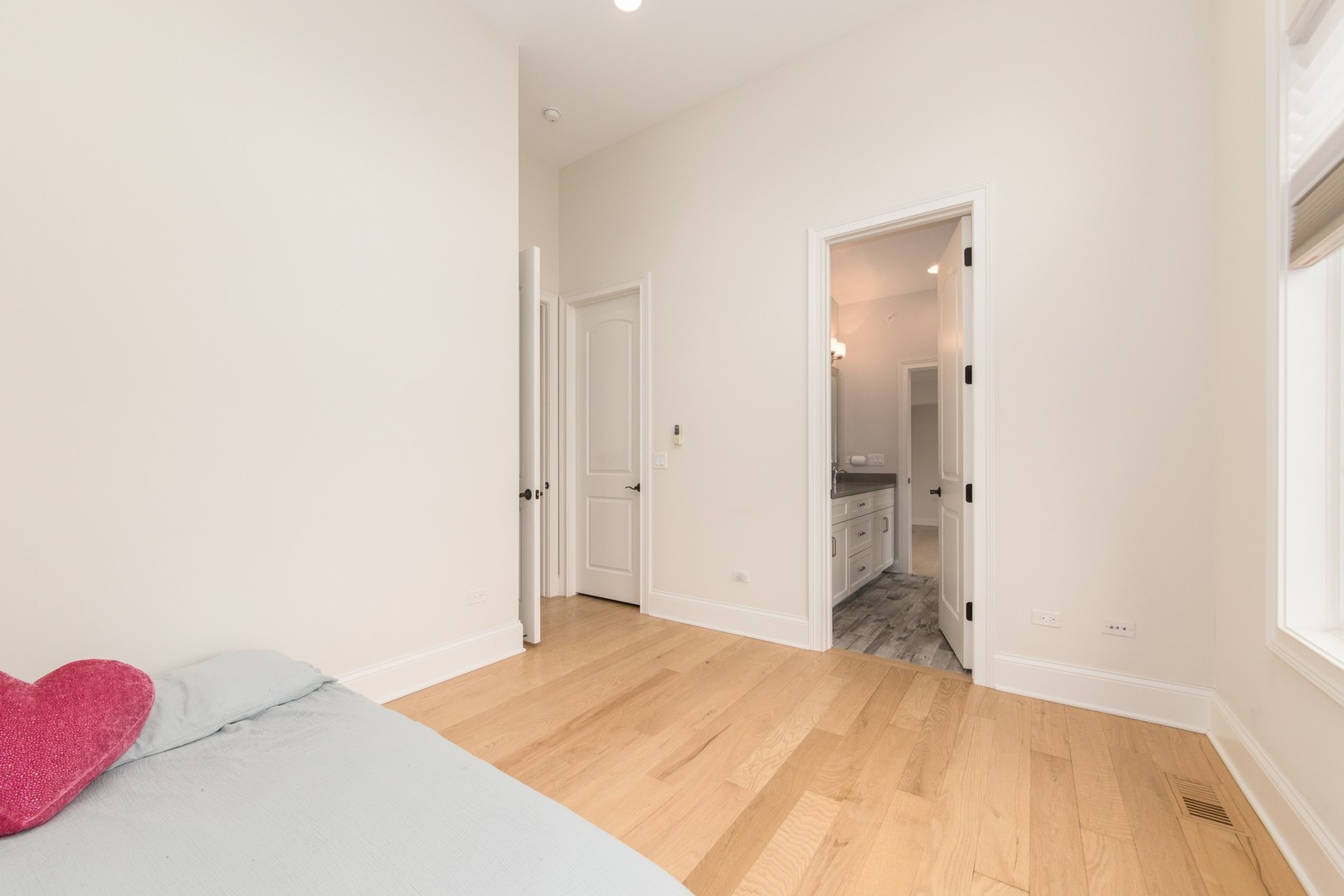 230 N Delphia Avenue, Park Ridge, IL 60068