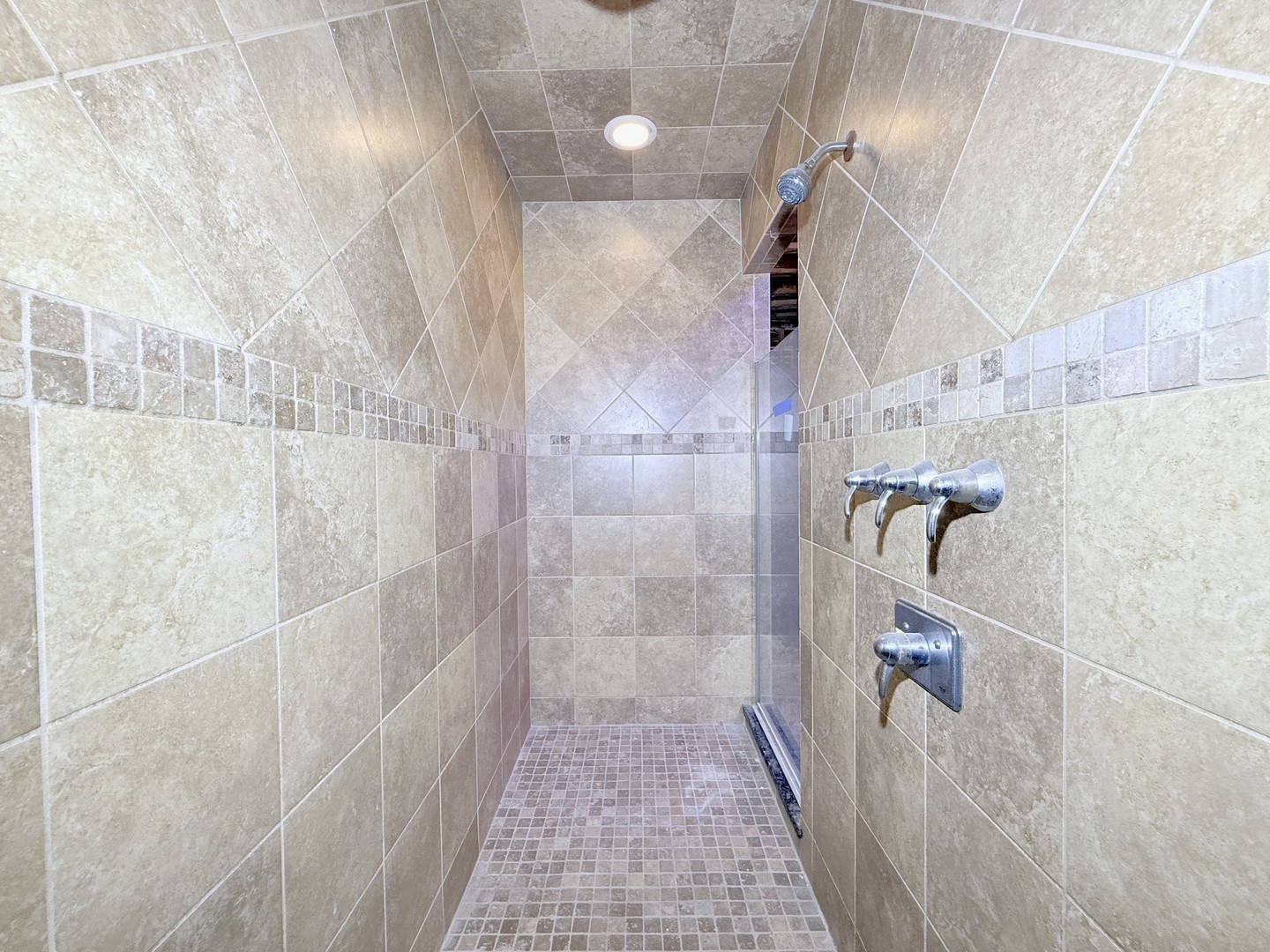 2201 N 77th Avenue, Elmwood Park, IL 60707