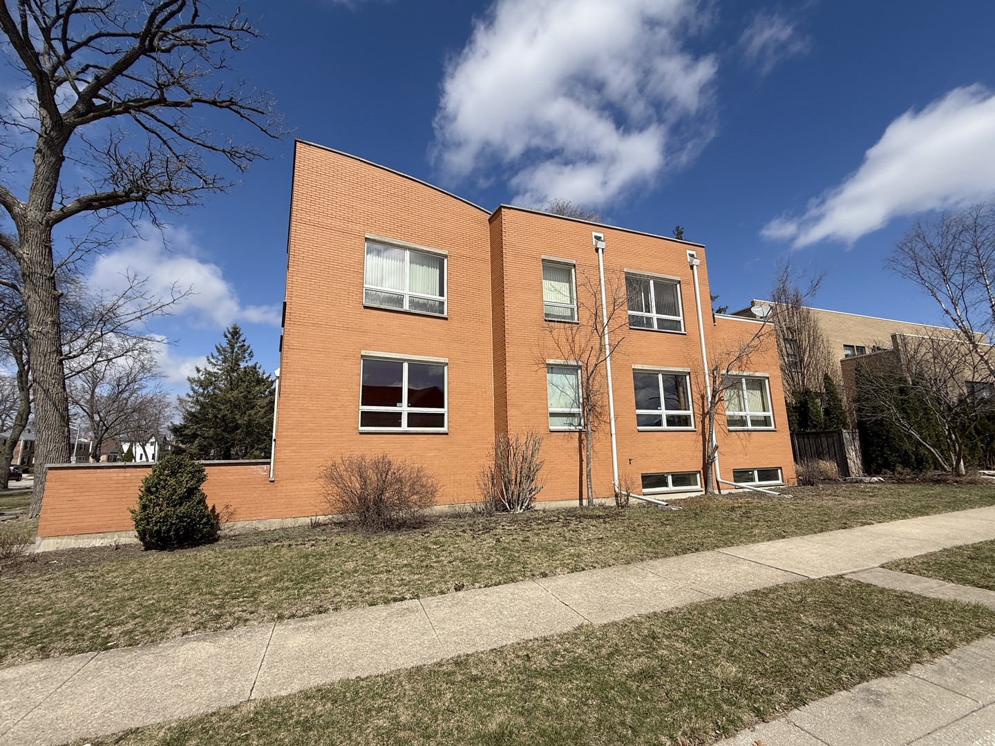 2201 N 77th Avenue, Elmwood Park, IL 60707