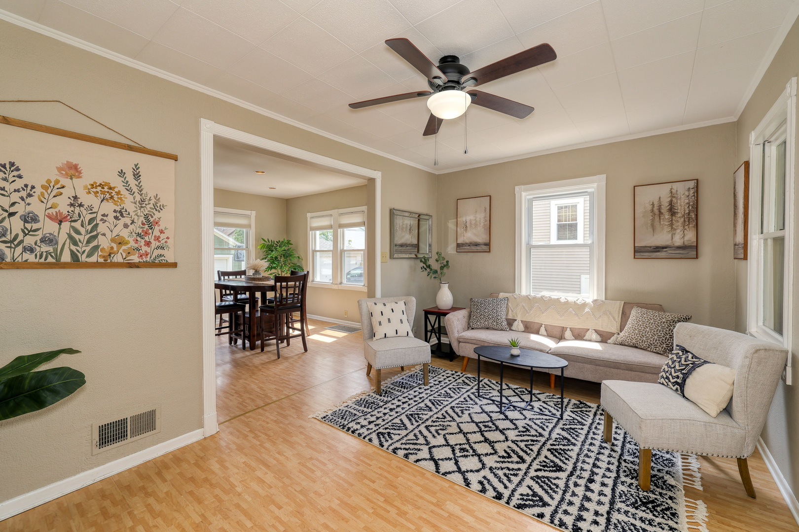318 S 11th Avenue, St. Charles, IL 60174