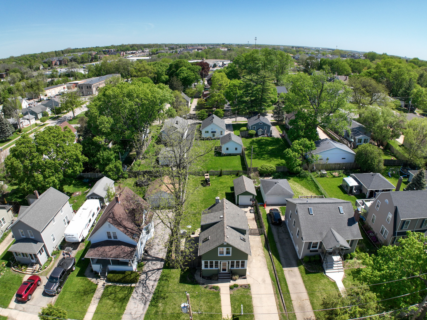 318 S 11th Avenue, St. Charles, IL 60174
