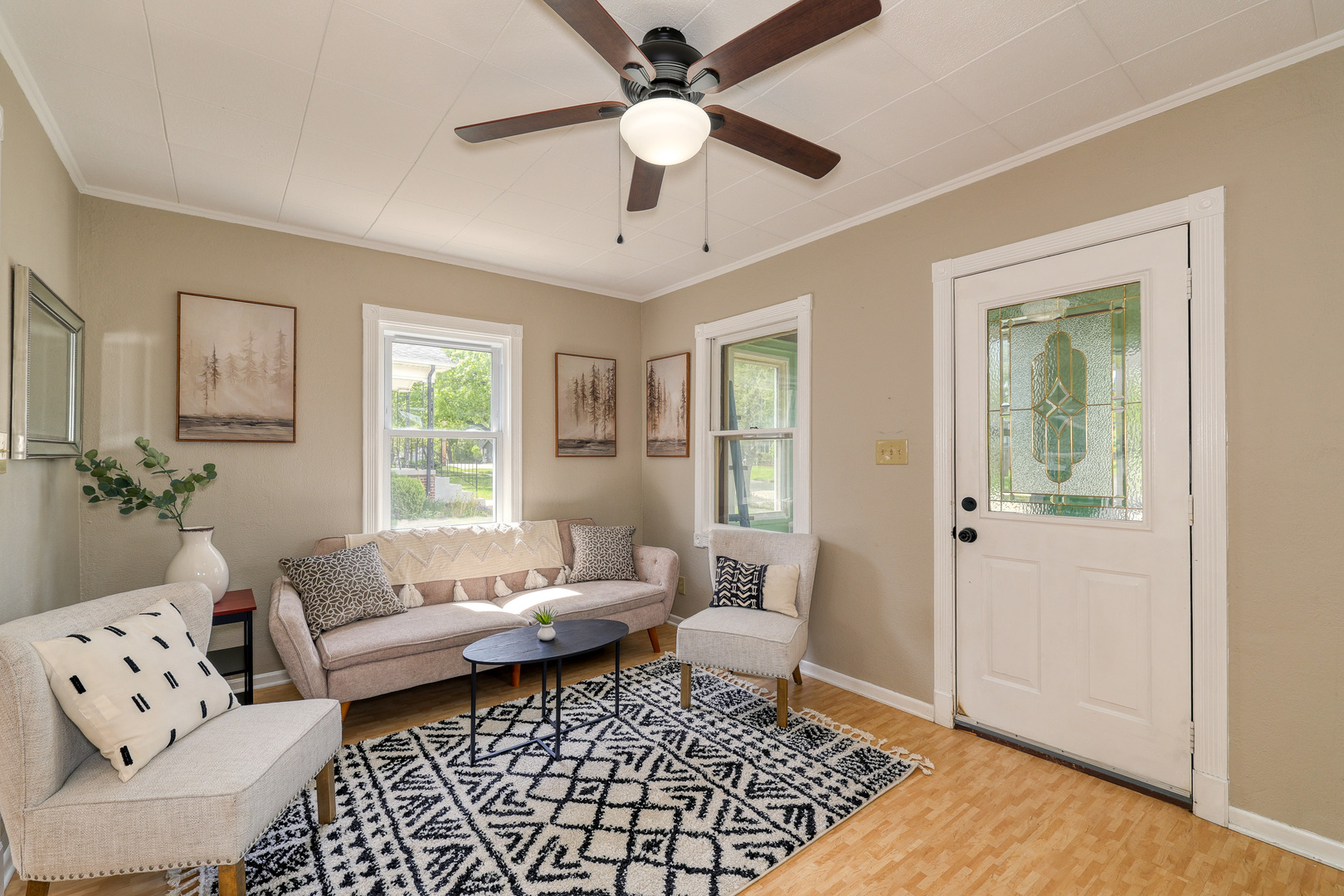 318 S 11th Avenue, St. Charles, IL 60174