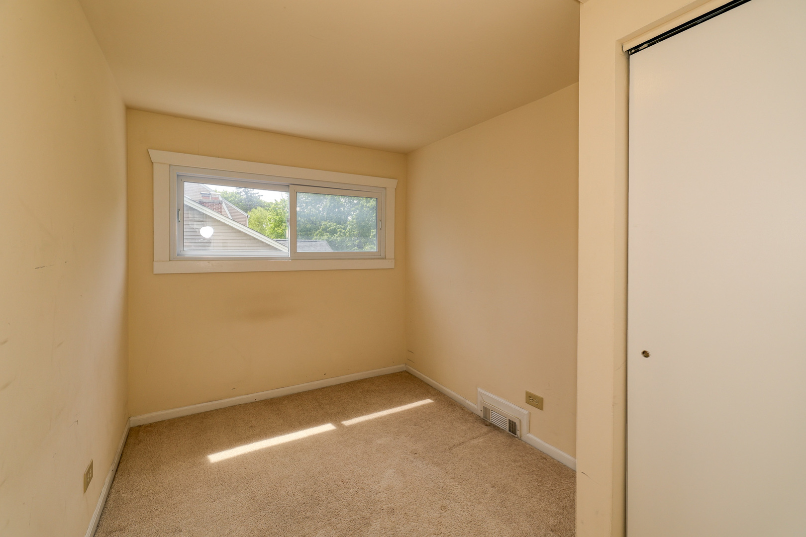 318 S 11th Avenue, St. Charles, IL 60174