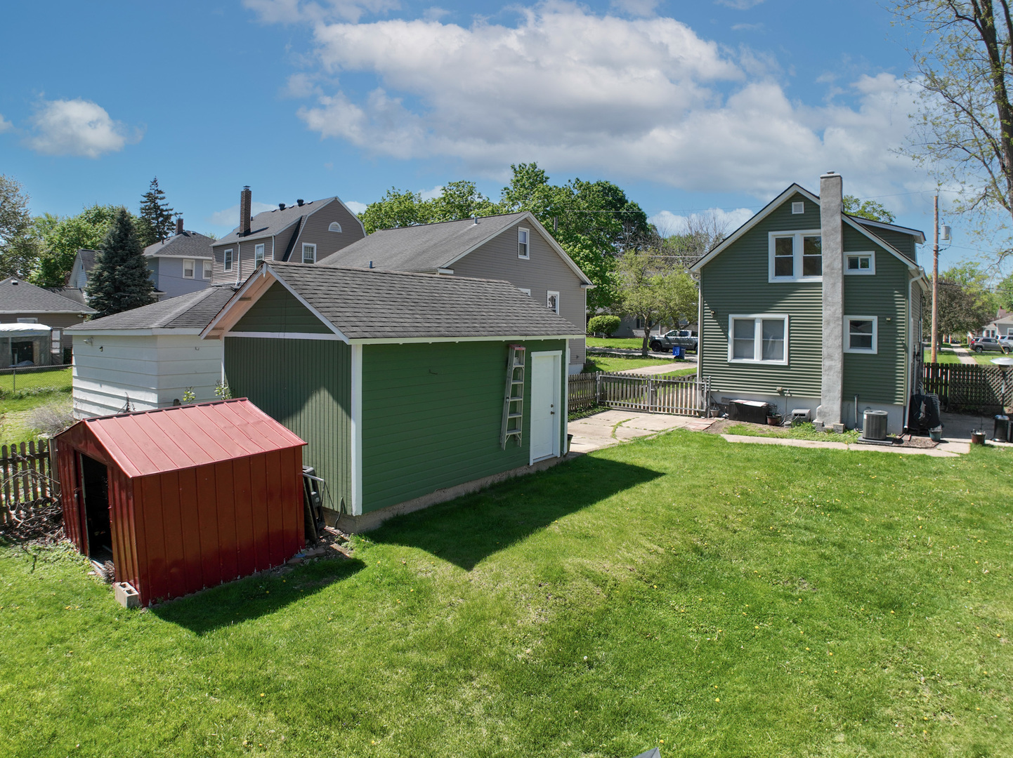 318 S 11th Avenue, St. Charles, IL 60174