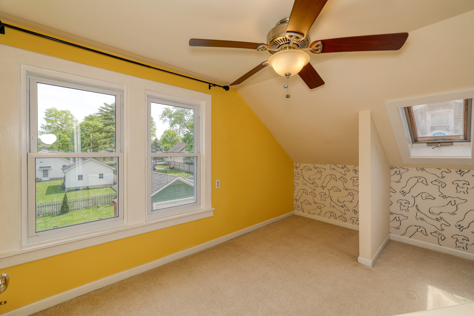 318 S 11th Avenue, St. Charles, IL 60174
