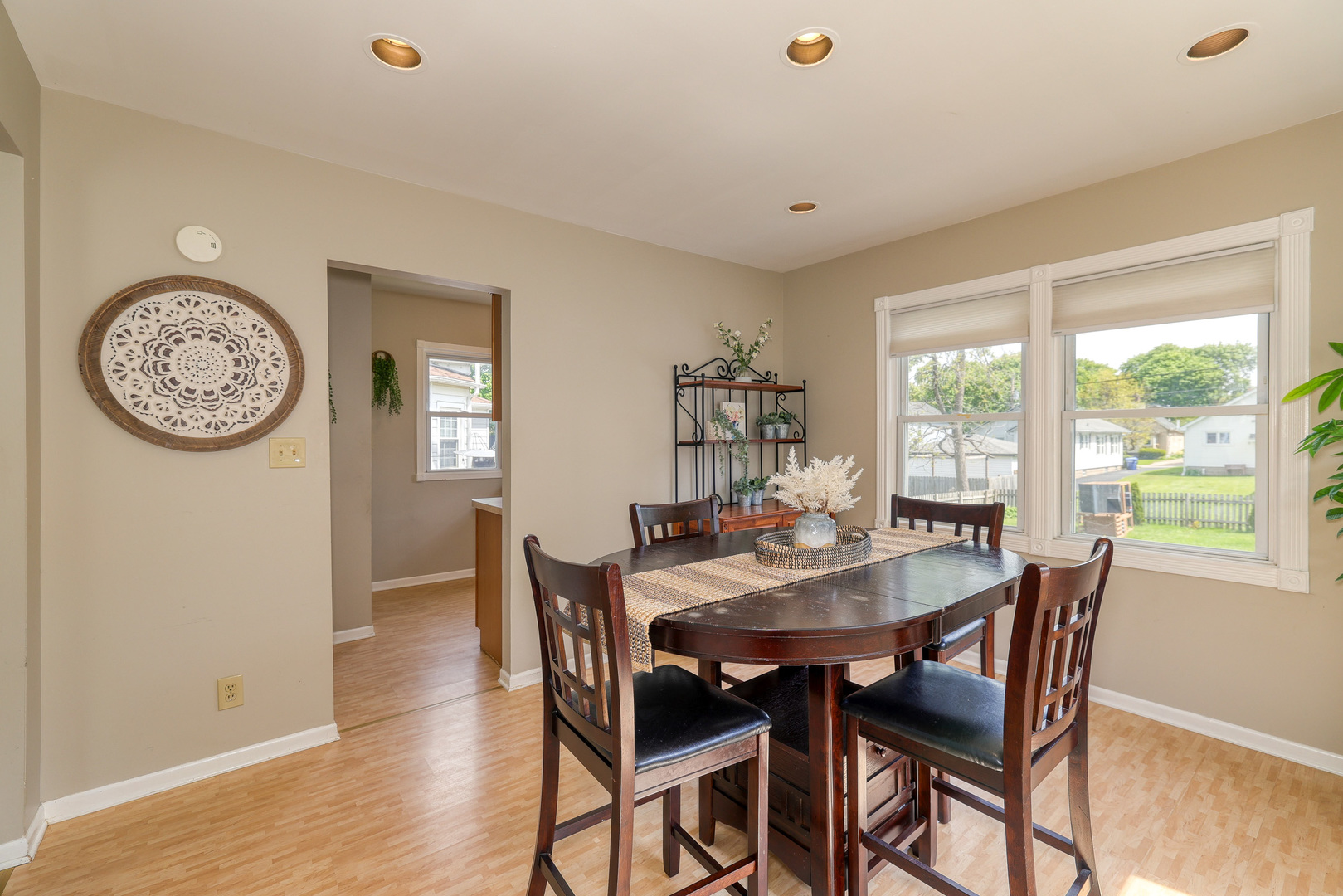 318 S 11th Avenue, St. Charles, IL 60174