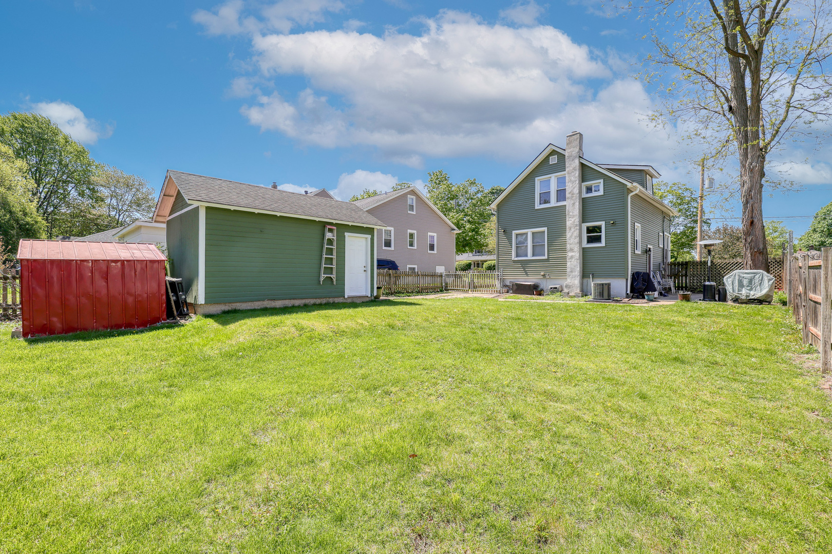 318 S 11th Avenue, St. Charles, IL 60174