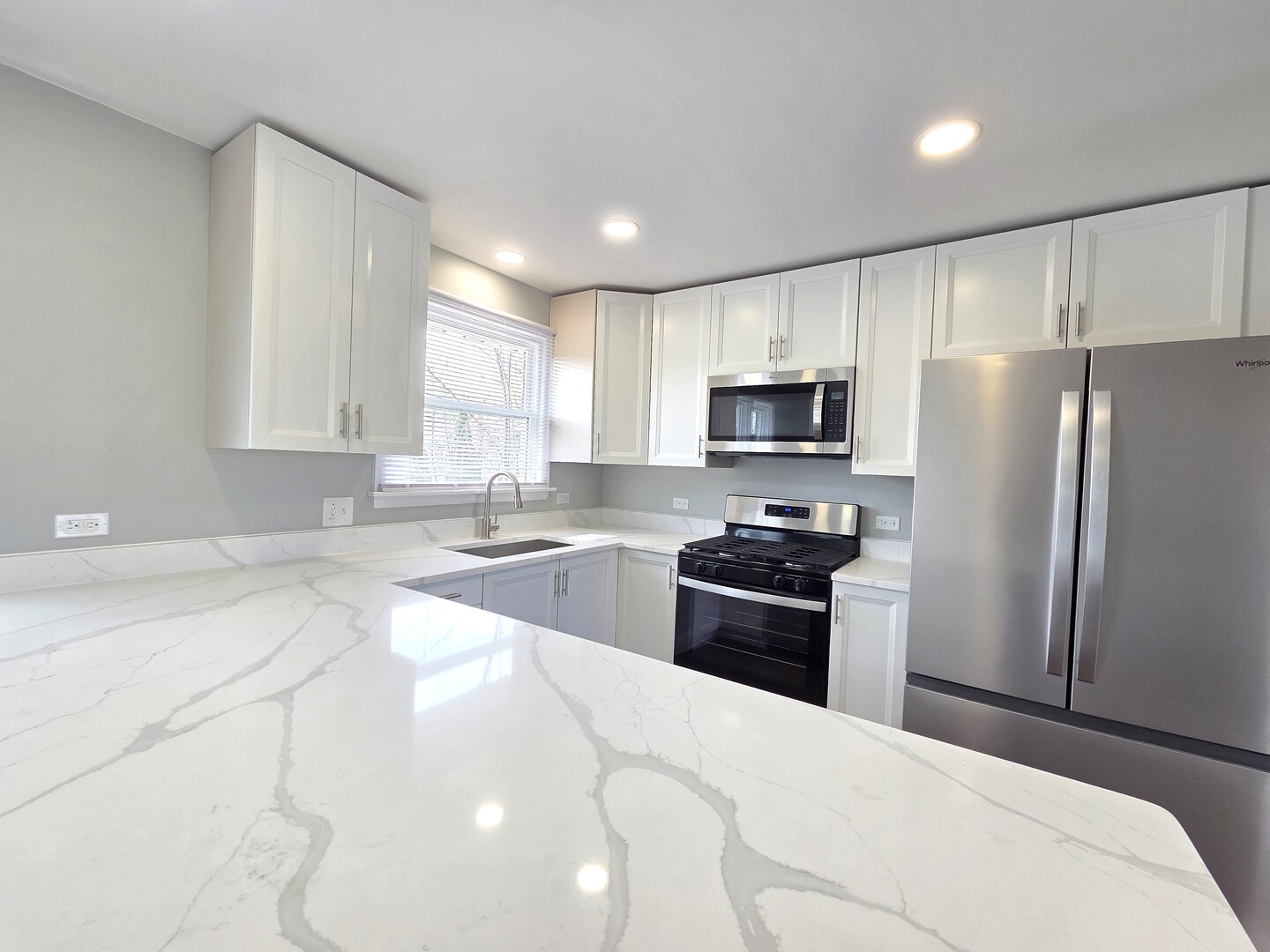 7841 W 74 Street, Bridgeview, IL 60455