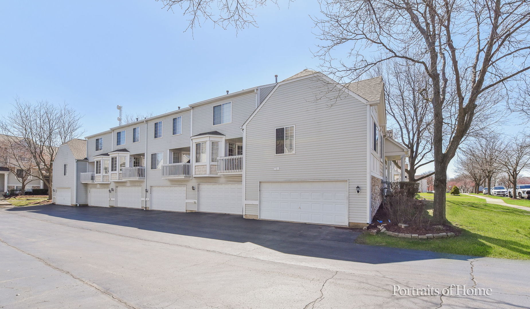 1972 MIDDLEBURY Drive, Aurora, IL 60503