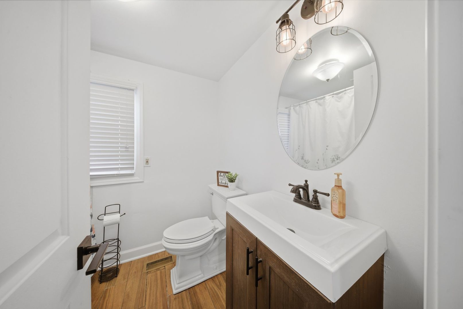 152 Holiday Drive, Somonauk, IL 60552