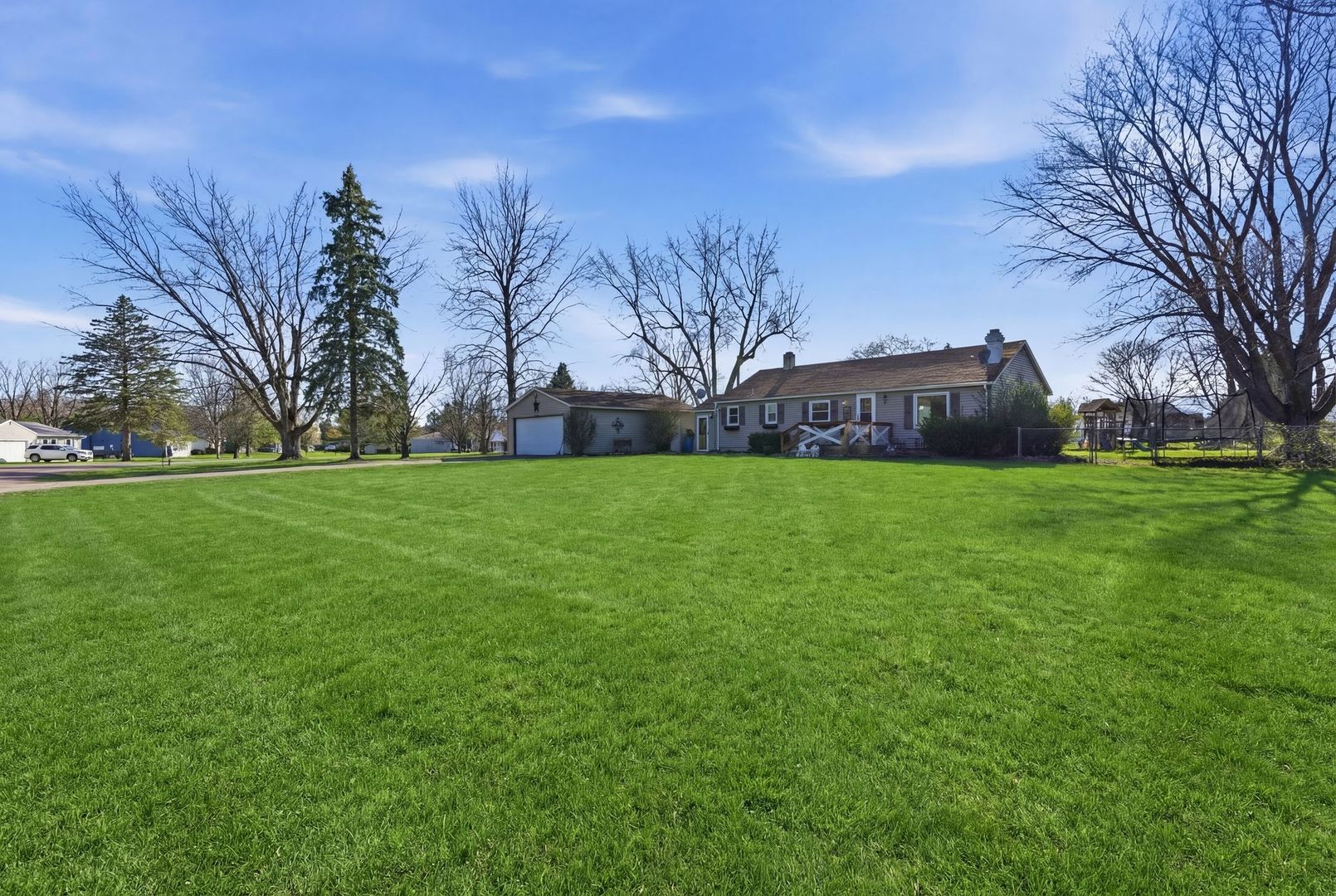 152 Holiday Drive, Somonauk, IL 60552