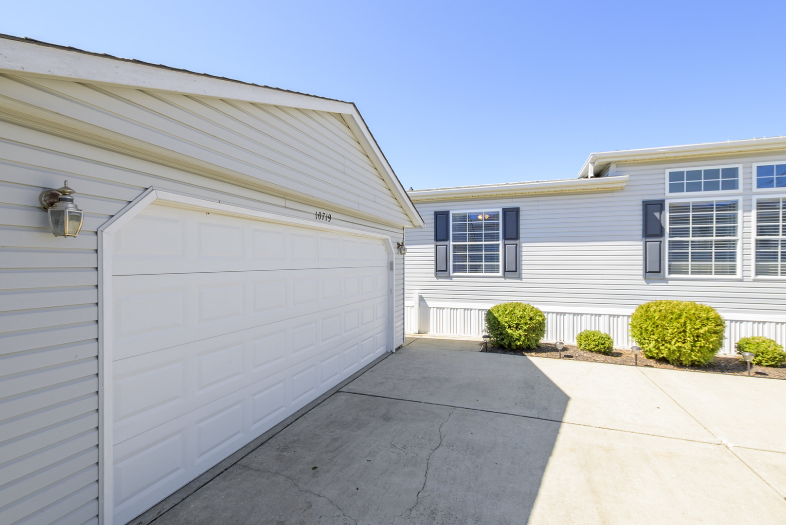 10719 W Butterfield Drive, Frankfort, IL 60423