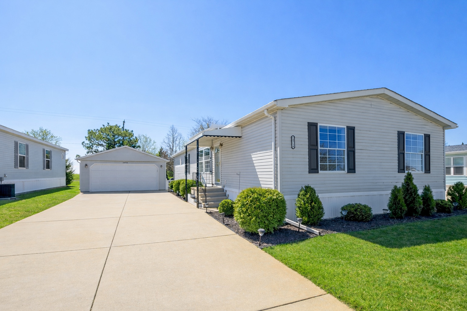 10719 W Butterfield Drive, Frankfort, IL 60423