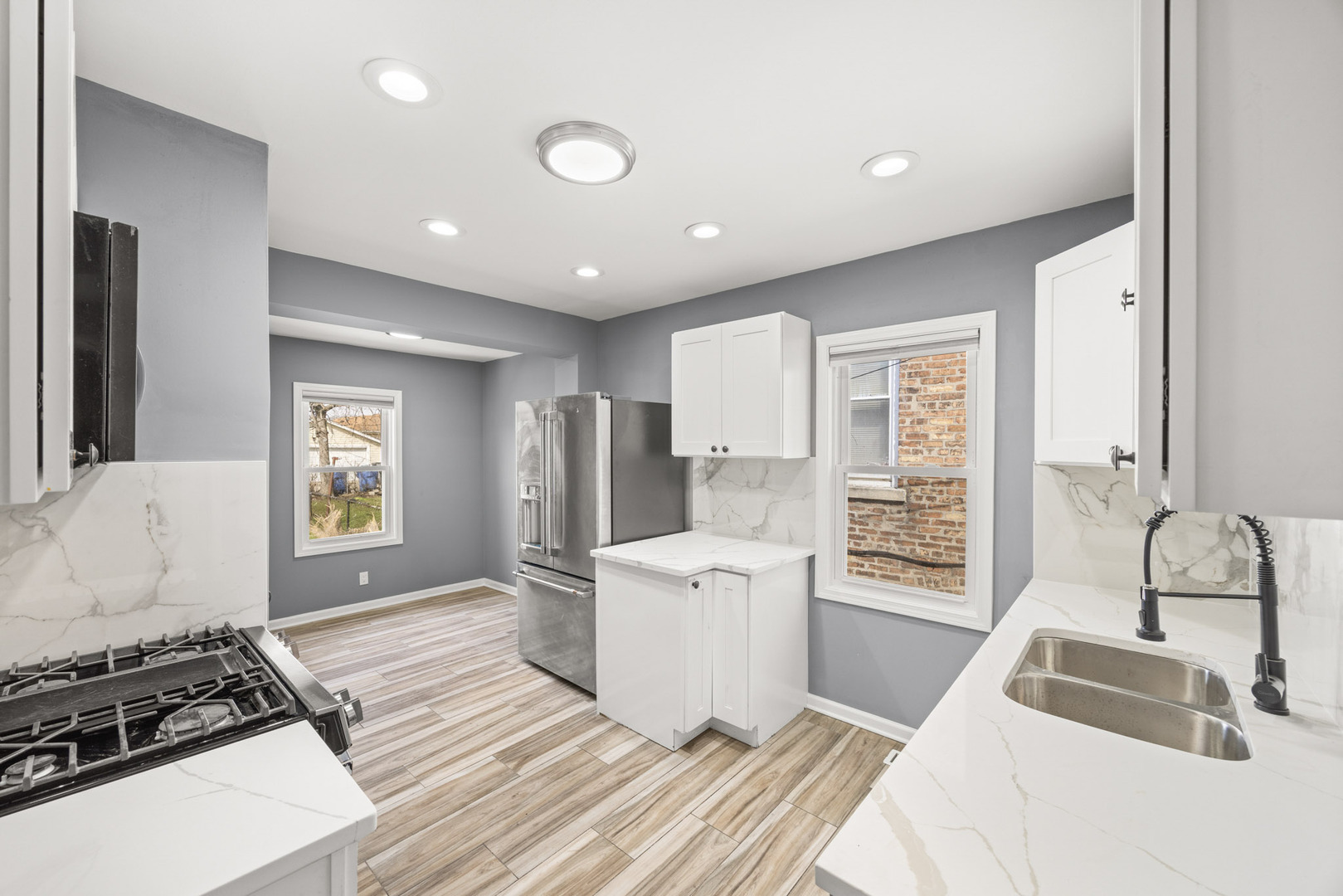 9740 S Prairie Avenue, Chicago, IL 60628