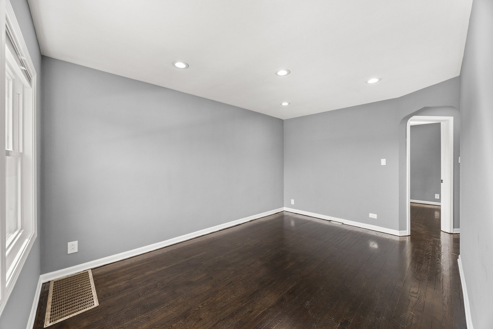 9740 S Prairie Avenue, Chicago, IL 60628