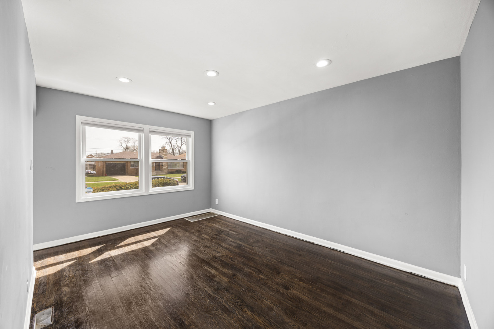 9740 S Prairie Avenue, Chicago, IL 60628